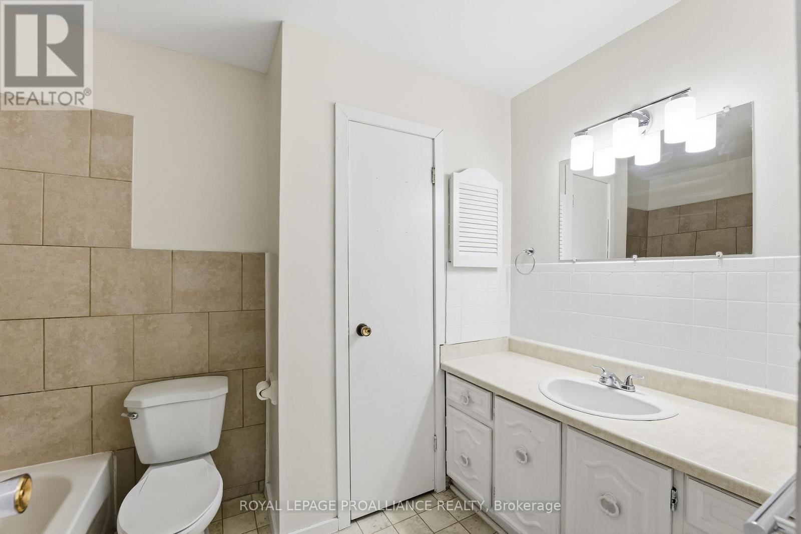 B - 32 James Street W, Cobourg, Ontario  K9A 2J9 - Photo 10 - X12903556