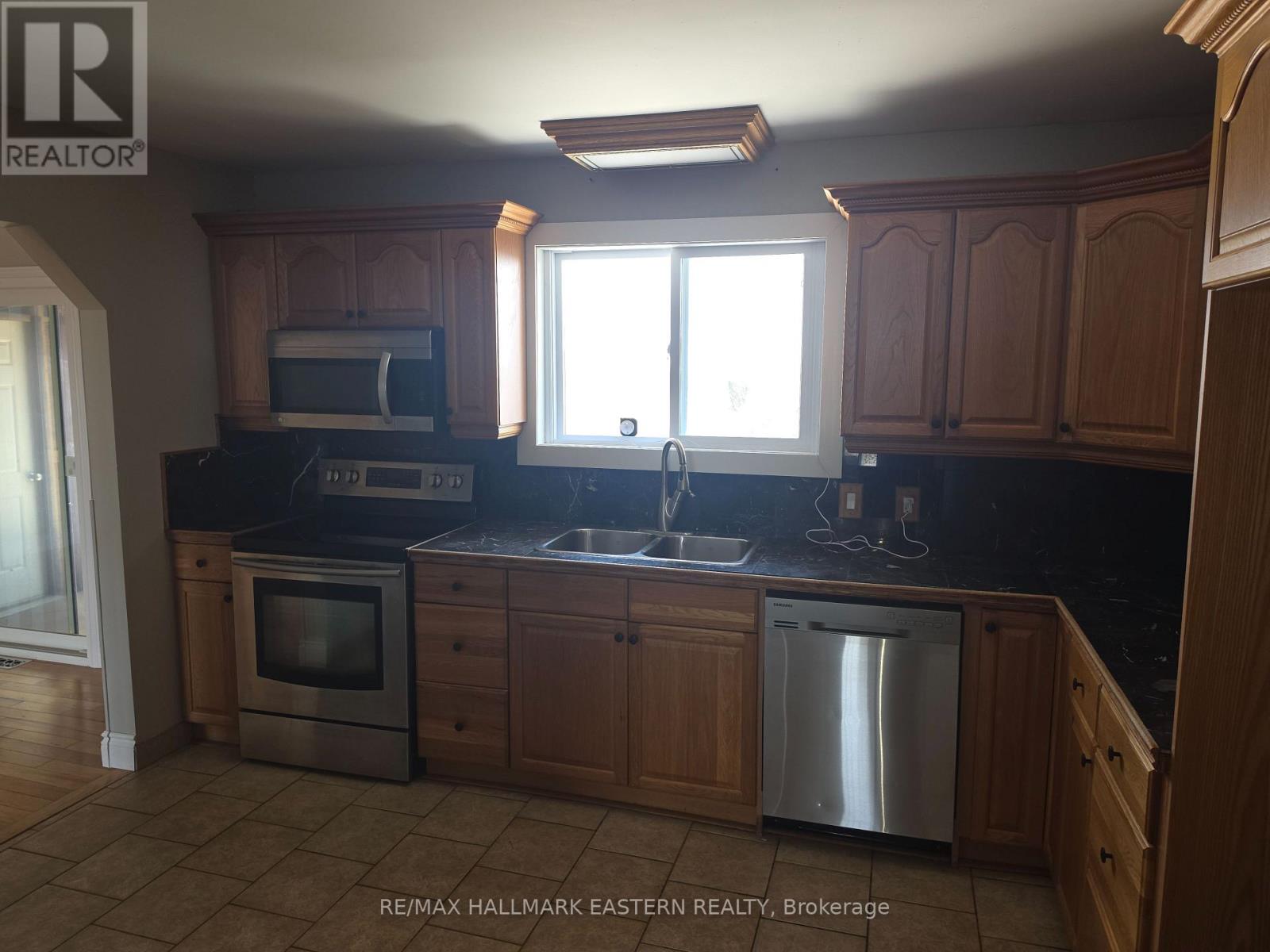 1027 Tara Road, Selwyn, Ontario  K0L 1T0 - Photo 8 - X12903576