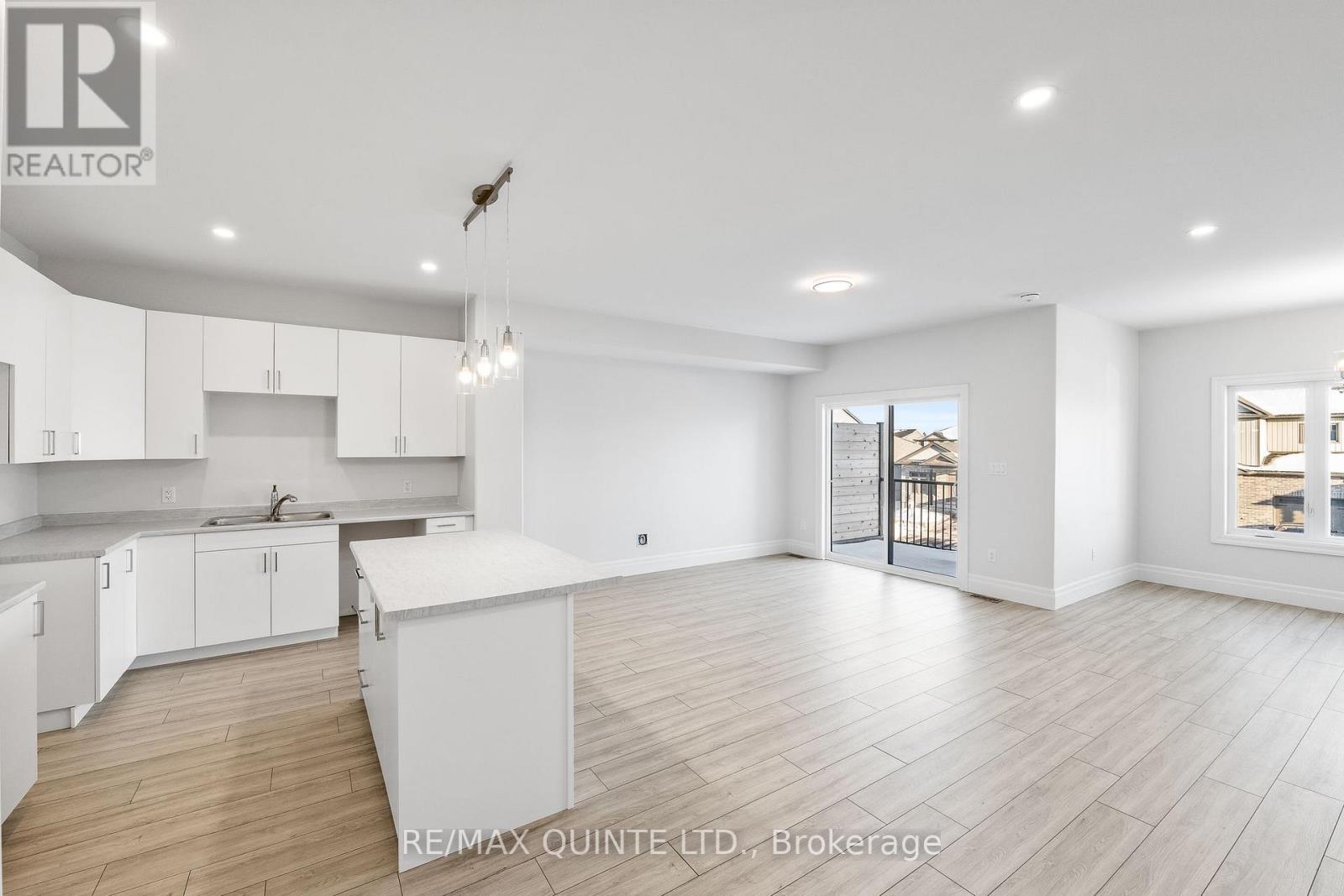 25 Markland Avenue, Prince Edward County, Ontario  K0K 2T0 - Photo 11 - X12903592