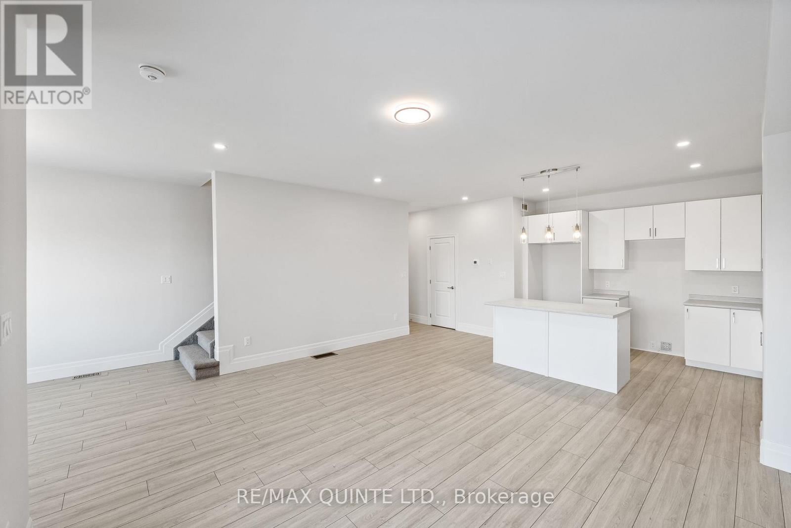 25 Markland Avenue, Prince Edward County, Ontario  K0K 2T0 - Photo 6 - X12903592