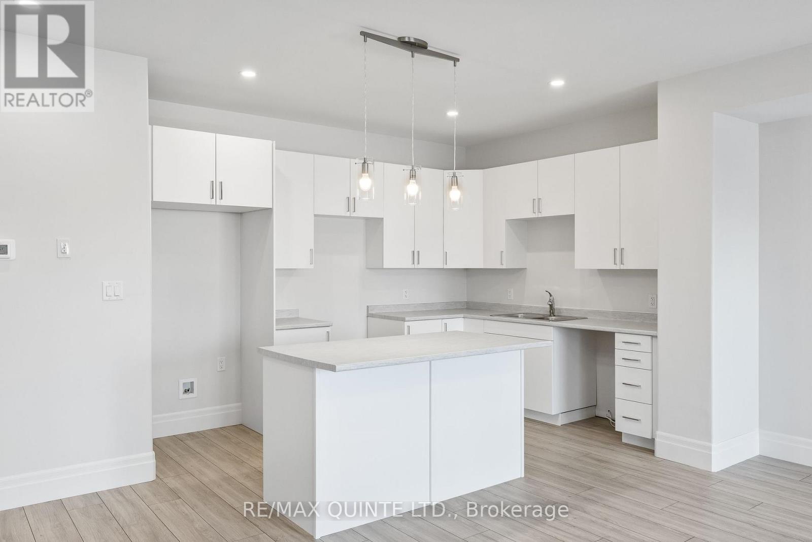 25 Markland Avenue, Prince Edward County, Ontario  K0K 2T0 - Photo 7 - X12903592