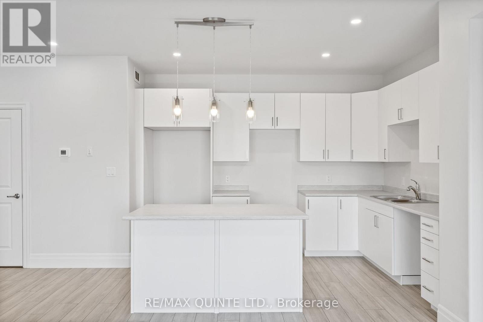 25 Markland Avenue, Prince Edward County, Ontario  K0K 2T0 - Photo 9 - X12903592