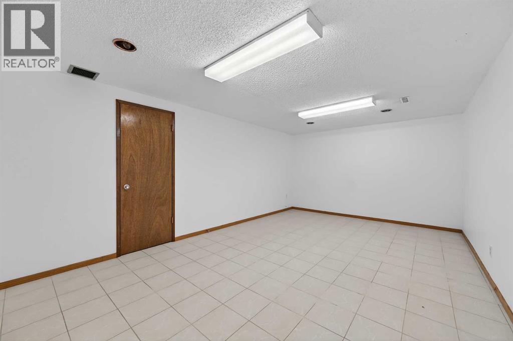 7228 Huntridge Hill Ne, Calgary, Alberta  T2K 4A5 - Photo 30 - A2289367