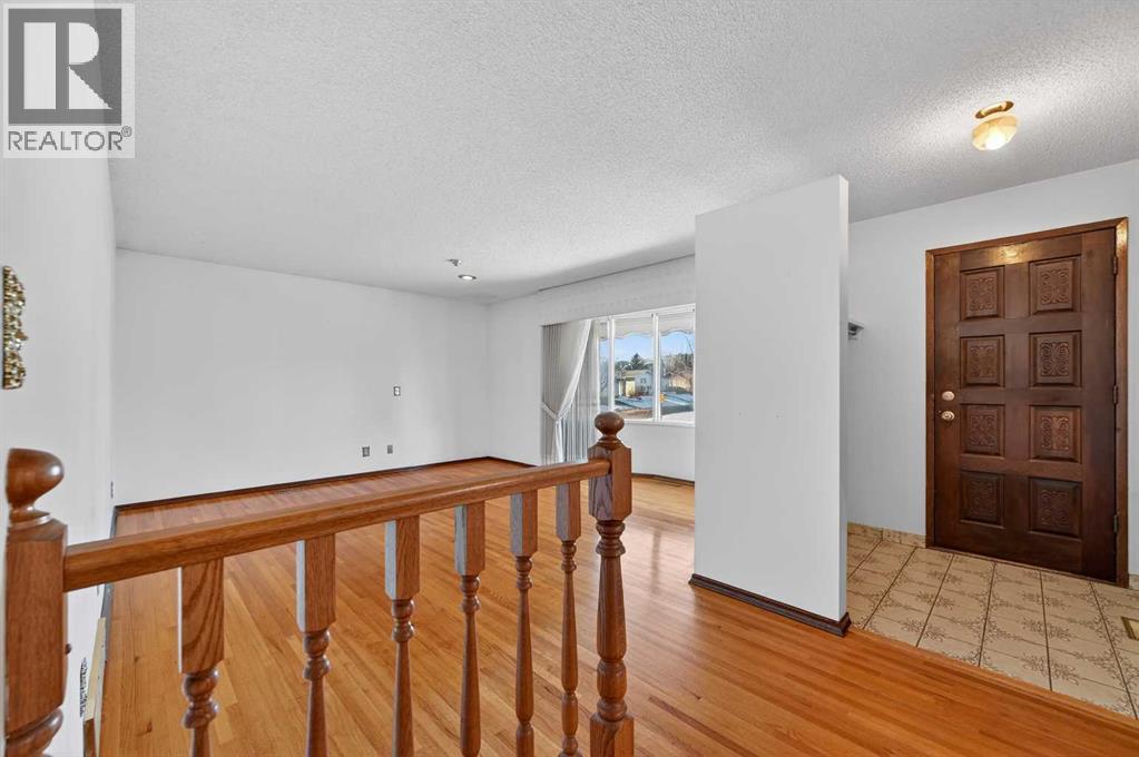 7228 Huntridge Hill Ne, Calgary, Alberta  T2K 4A5 - Photo 4 - A2289367