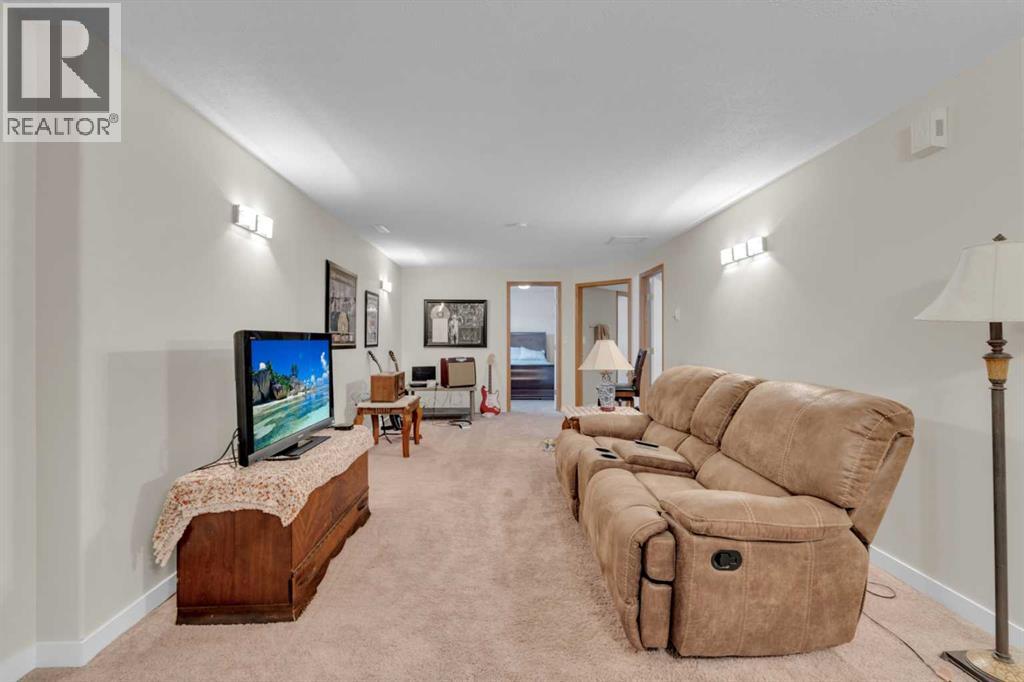 10 Park Lane, Olds, Alberta  T4H 1W2 - Photo 33 - A2293830