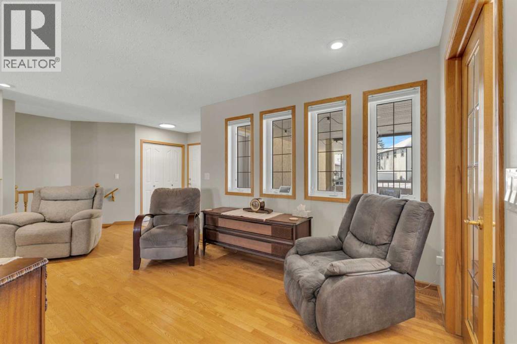 10 Park Lane, Olds, Alberta  T4H 1W2 - Photo 9 - A2293830