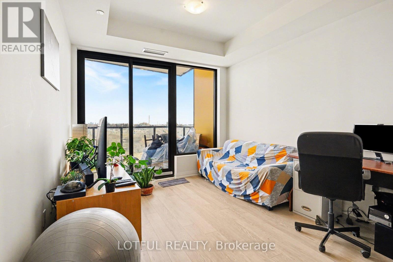 510 - 1415 Dundas Street E, Oakville, Ontario  L6H 7G1 - Photo 5 - W12903650