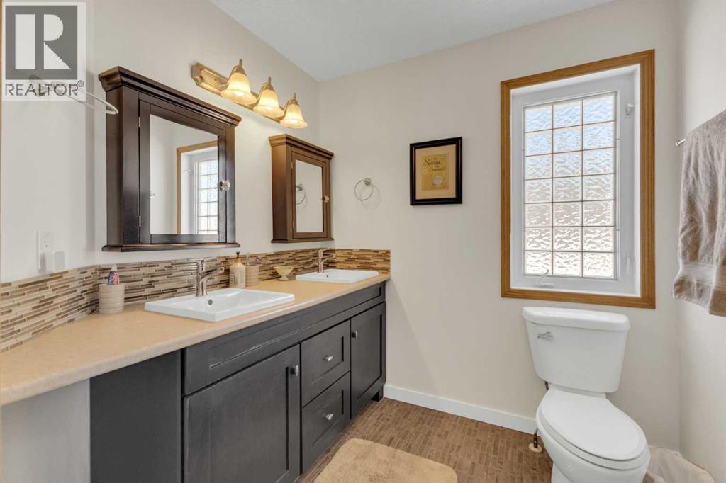 10 Park Lane, Olds, Alberta  T4H 1W2 - Photo 28 - A2293830