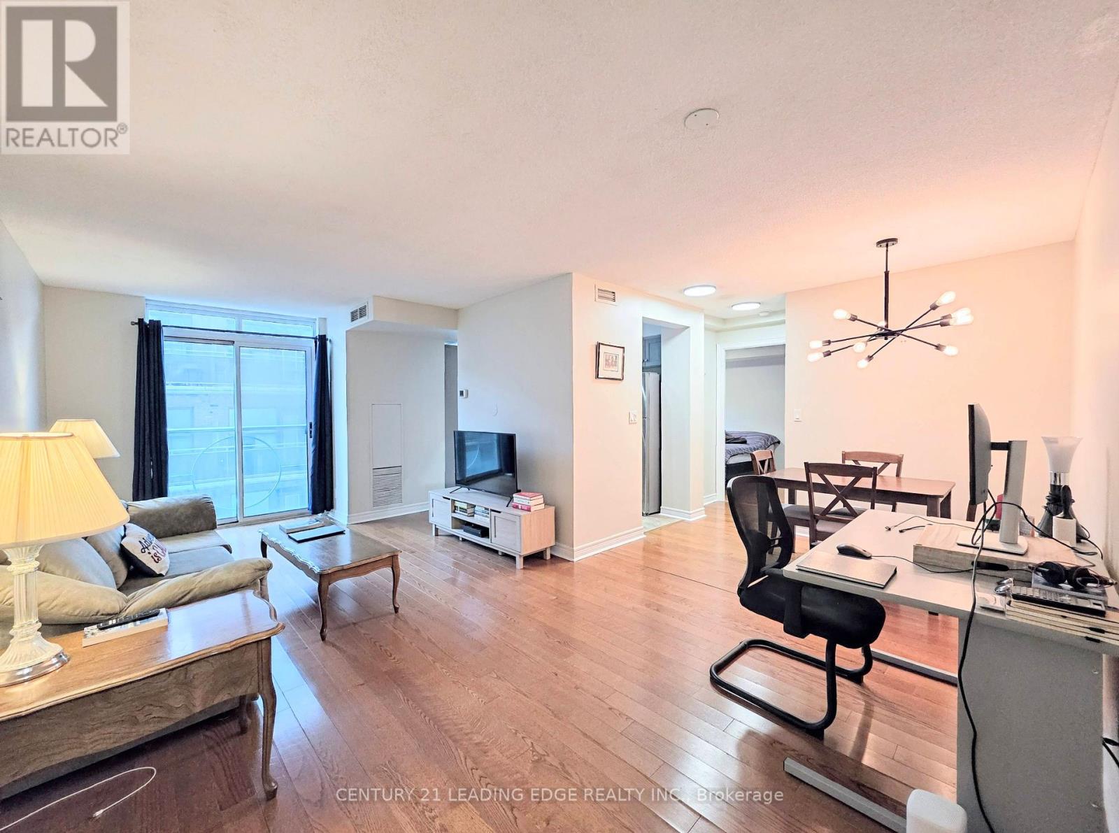 1012 - 212 Eglinton Avenue E, Toronto, Ontario  M4P 0A3 - Photo 2 - C12903620