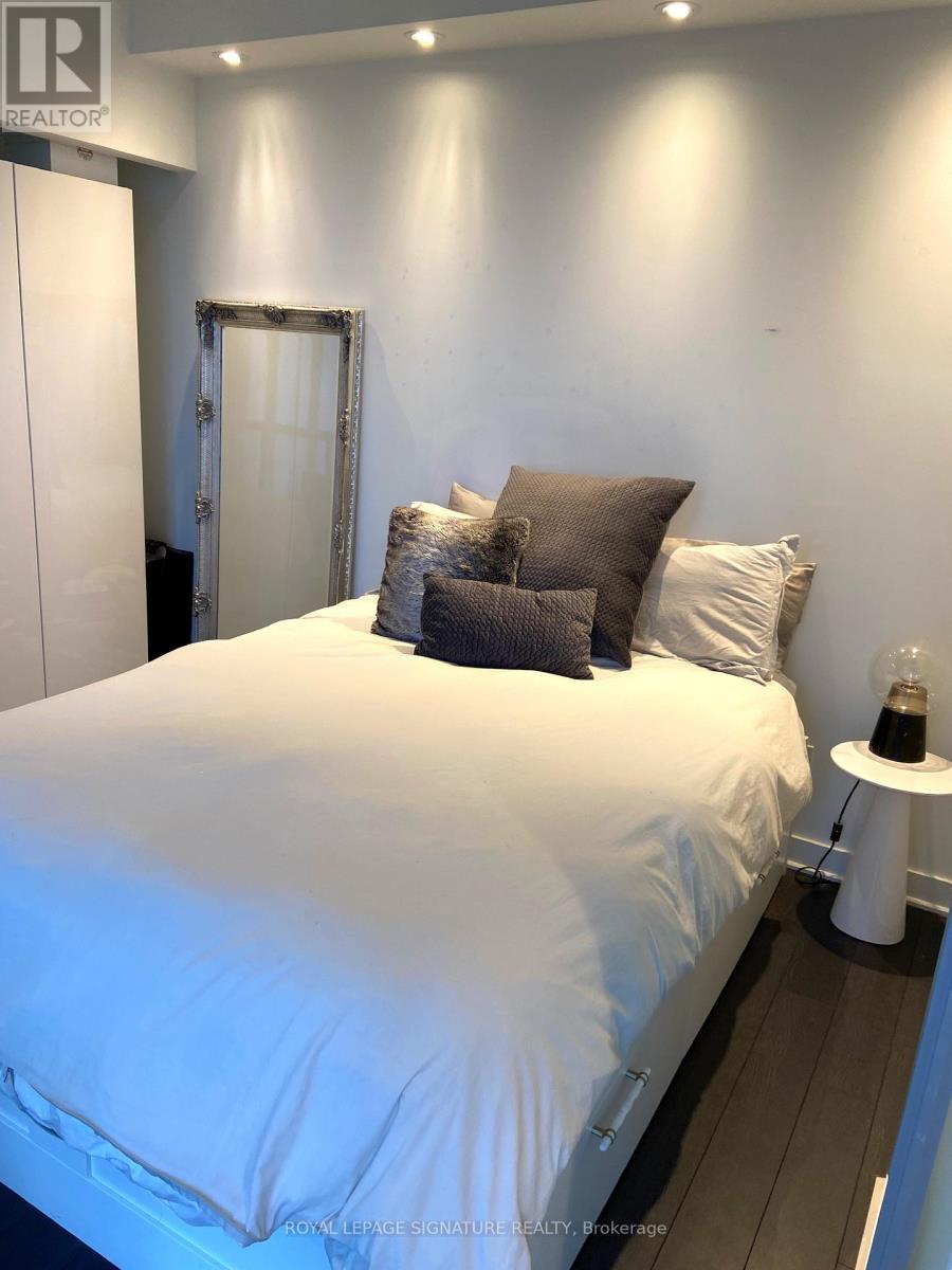 1902 - 290 Adelaide Street W, Toronto, Ontario  M5V 0P3 - Photo 13 - C12903654