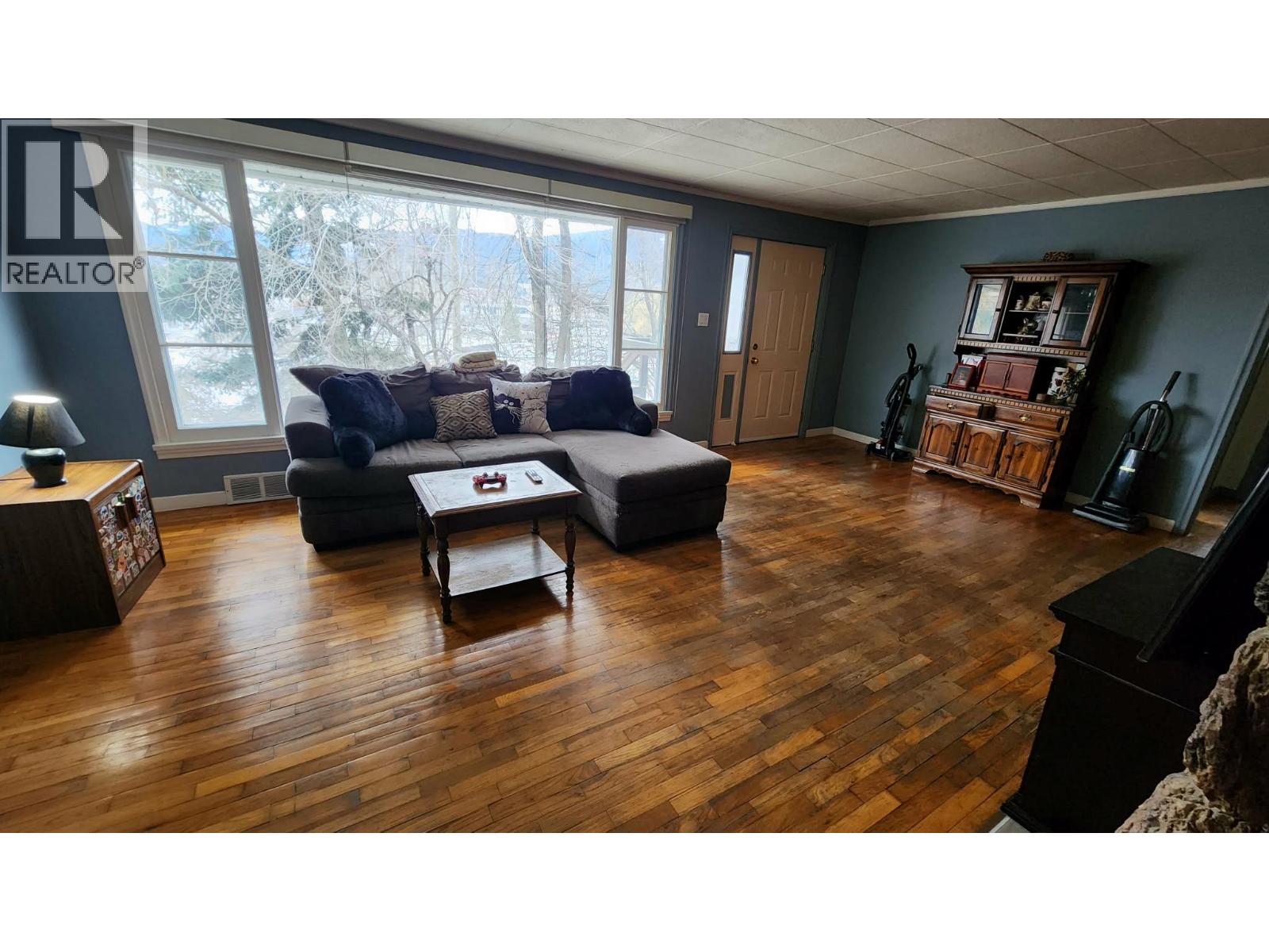 2017 Catt Avenue, Lumby, British Columbia  V0E 2G0 - Photo 11 - 10370379