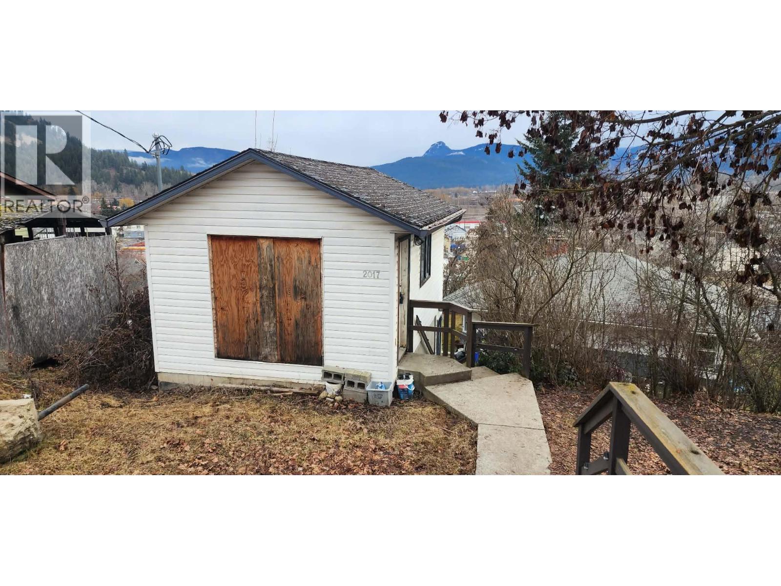 2017 Catt Avenue, Lumby, British Columbia  V0E 2G0 - Photo 34 - 10370379