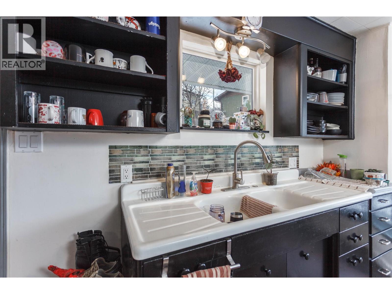 2017 Catt Avenue, Lumby, British Columbia  V0E 2G0 - Photo 6 - 10370379