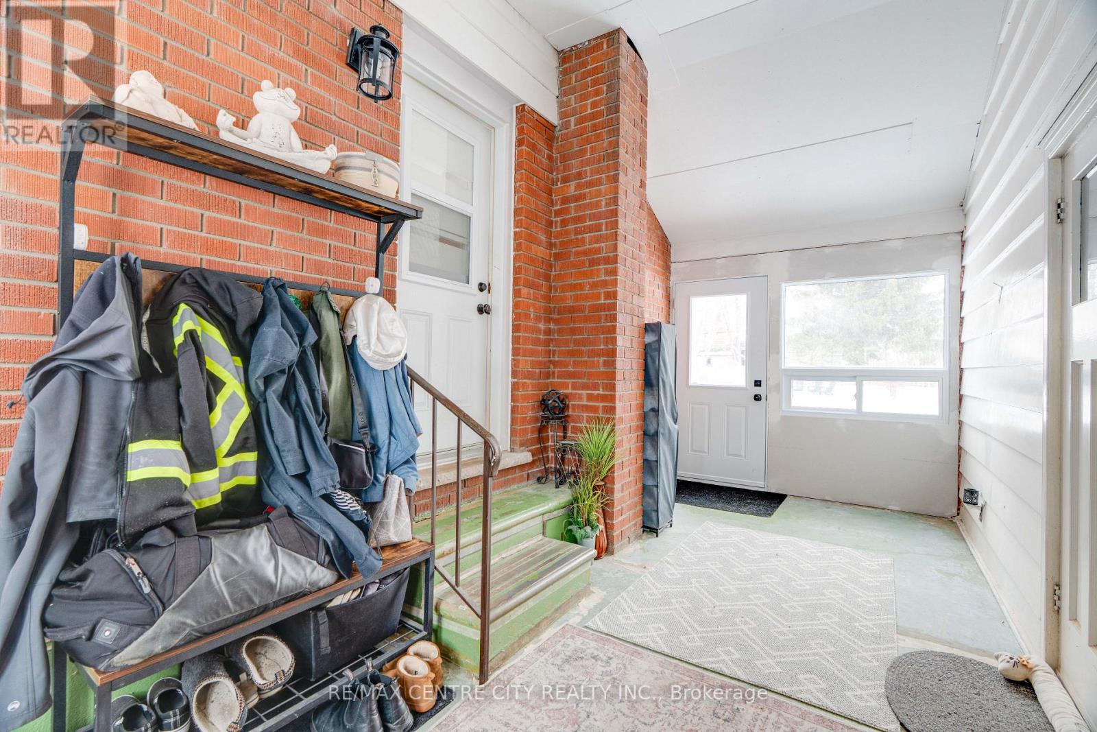 311 Adelaide Street E, Strathroy-Caradoc, Ontario  N7G 2V9 - Photo 3 - X12903558