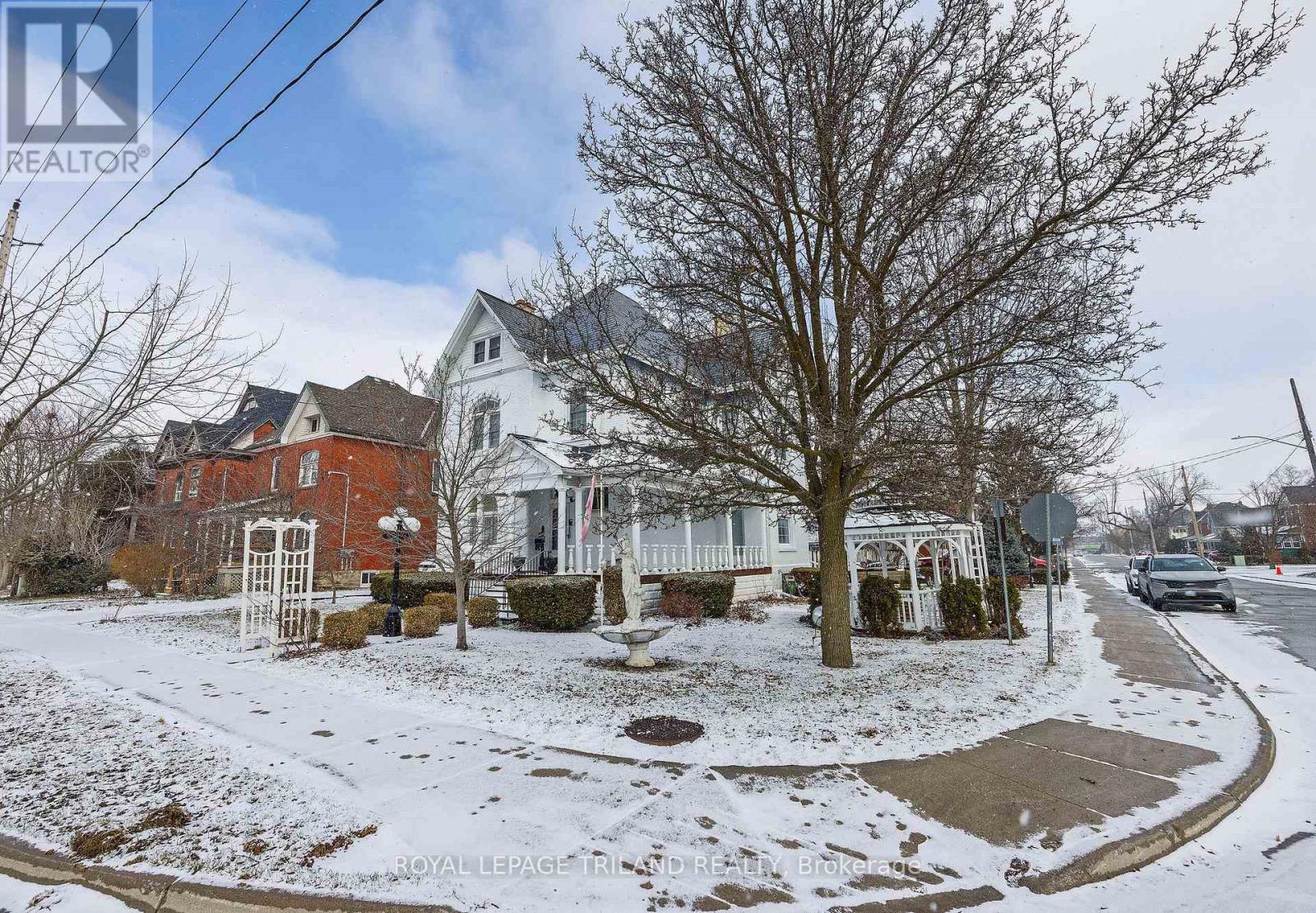 81 Wellington Street, St. Thomas, Ontario  N5R 2P9 - Photo 3 - X12903612