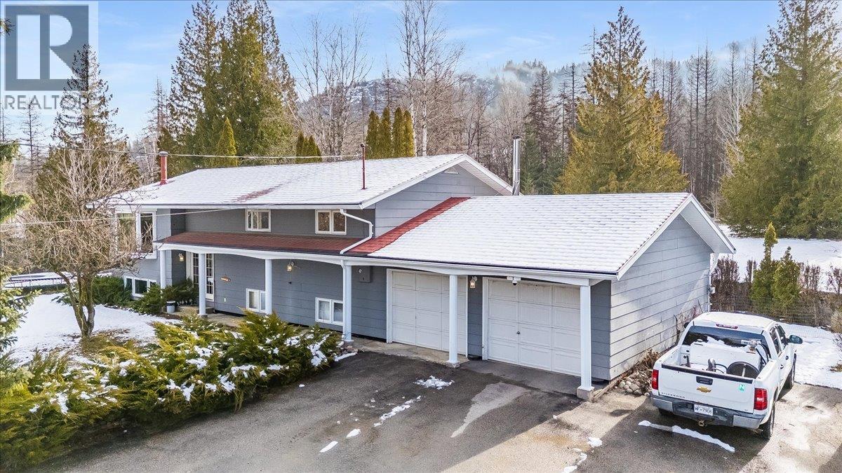 1076 Columbia Gardens Road, Fruitvale, British Columbia  V0G 1L1 - Photo 1 - 10379858