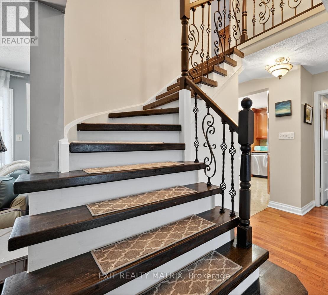 19 Mclennan Way, Ottawa, Ontario  K2L 2N1 - Photo 4 - X12903524