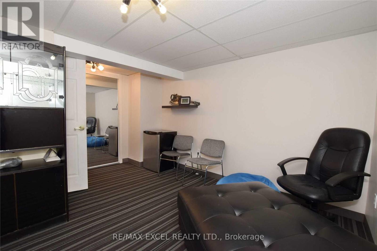 16 Sundance Crescent, Toronto, Ontario  M1G 2M2 - Photo 4 - E12903614