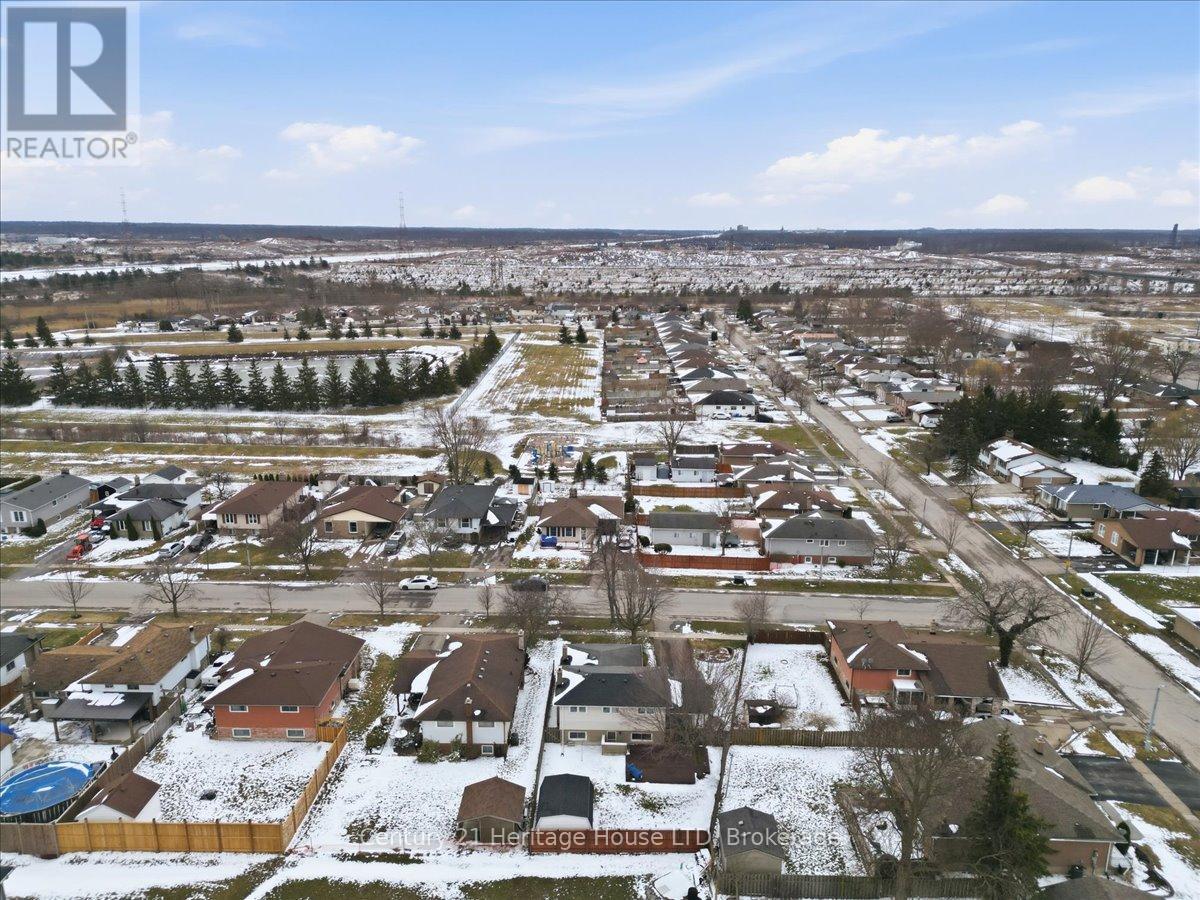 11 Robert Street, Welland, Ontario  L3B 5T8 - Photo 10 - X12903636