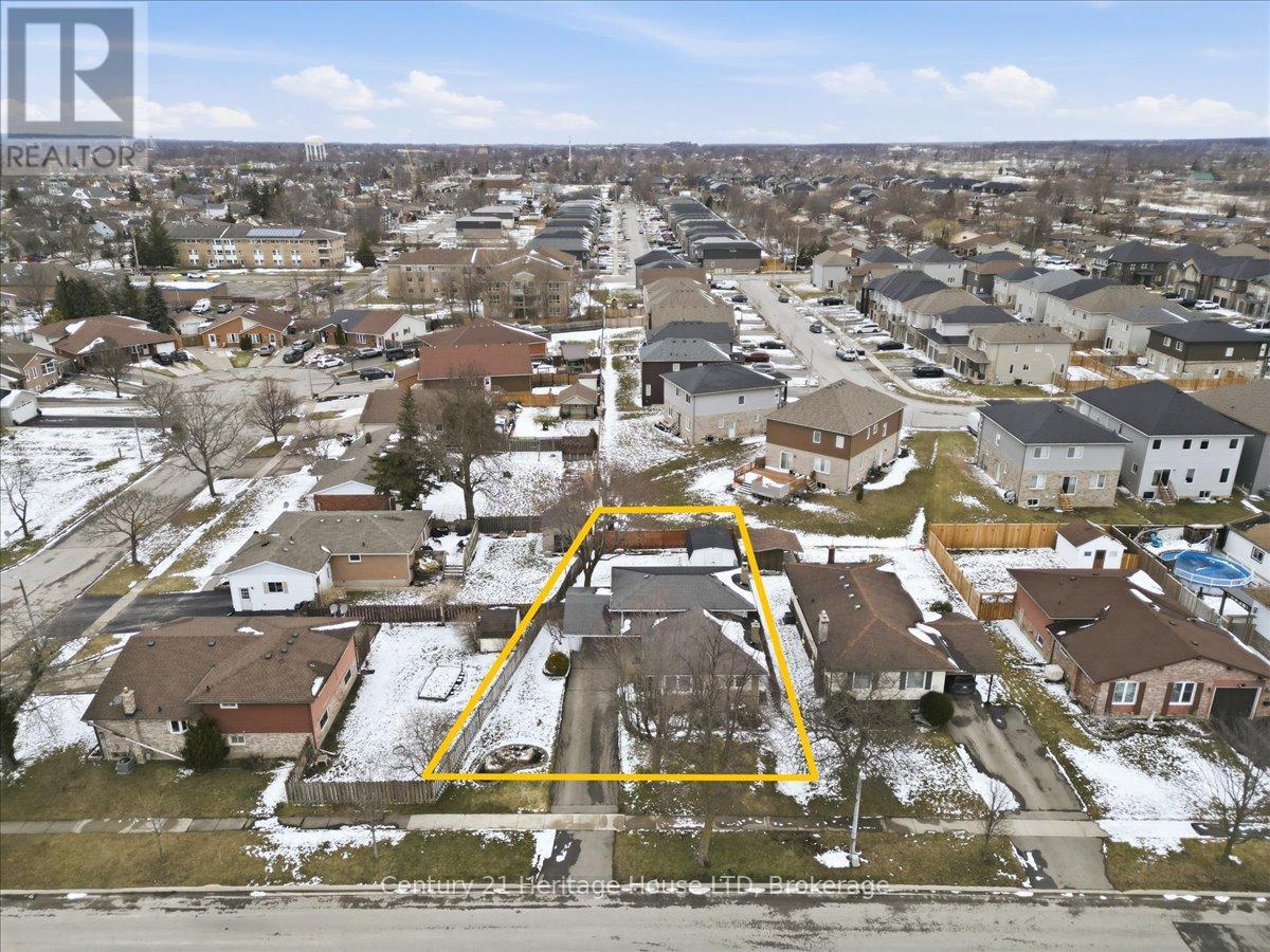 11 Robert Street, Welland, Ontario  L3B 5T8 - Photo 11 - X12903636