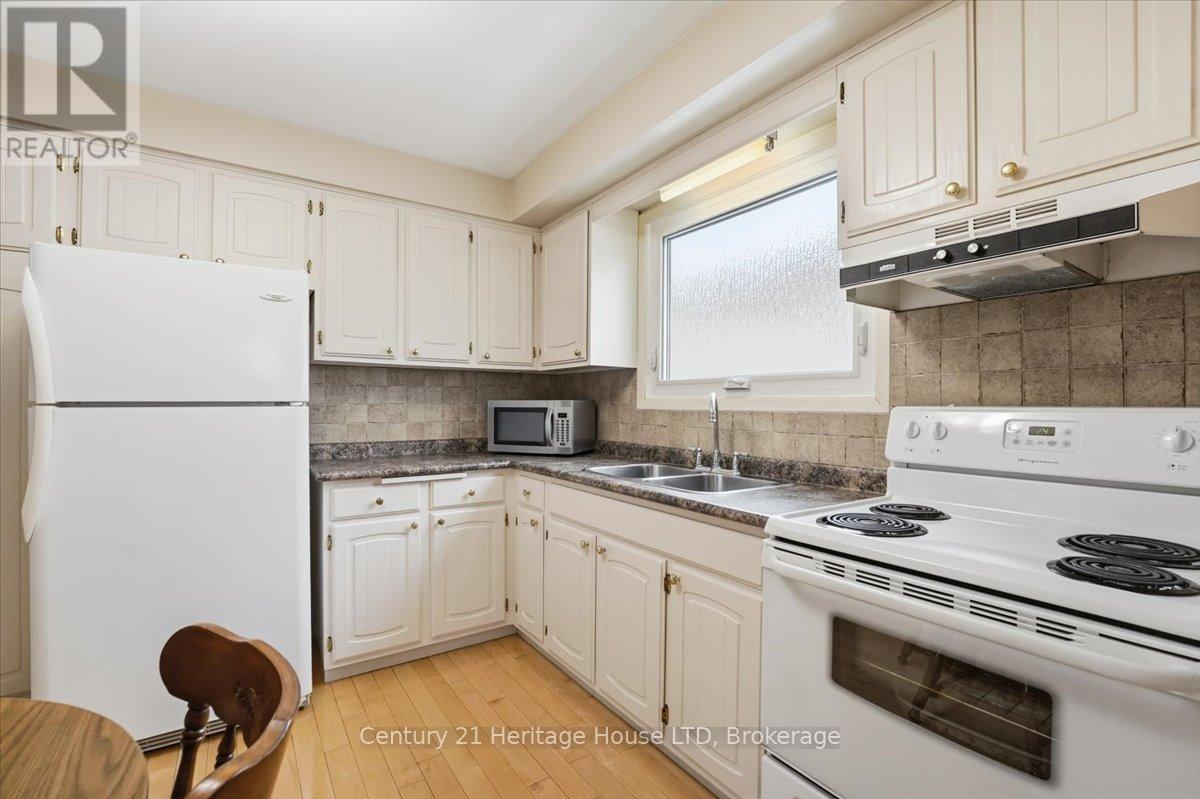 11 Robert Street, Welland, Ontario  L3B 5T8 - Photo 20 - X12903636