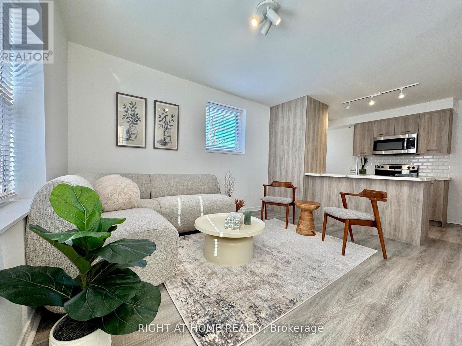 A - 469 QUEEN STREET, Newmarket, Ontario