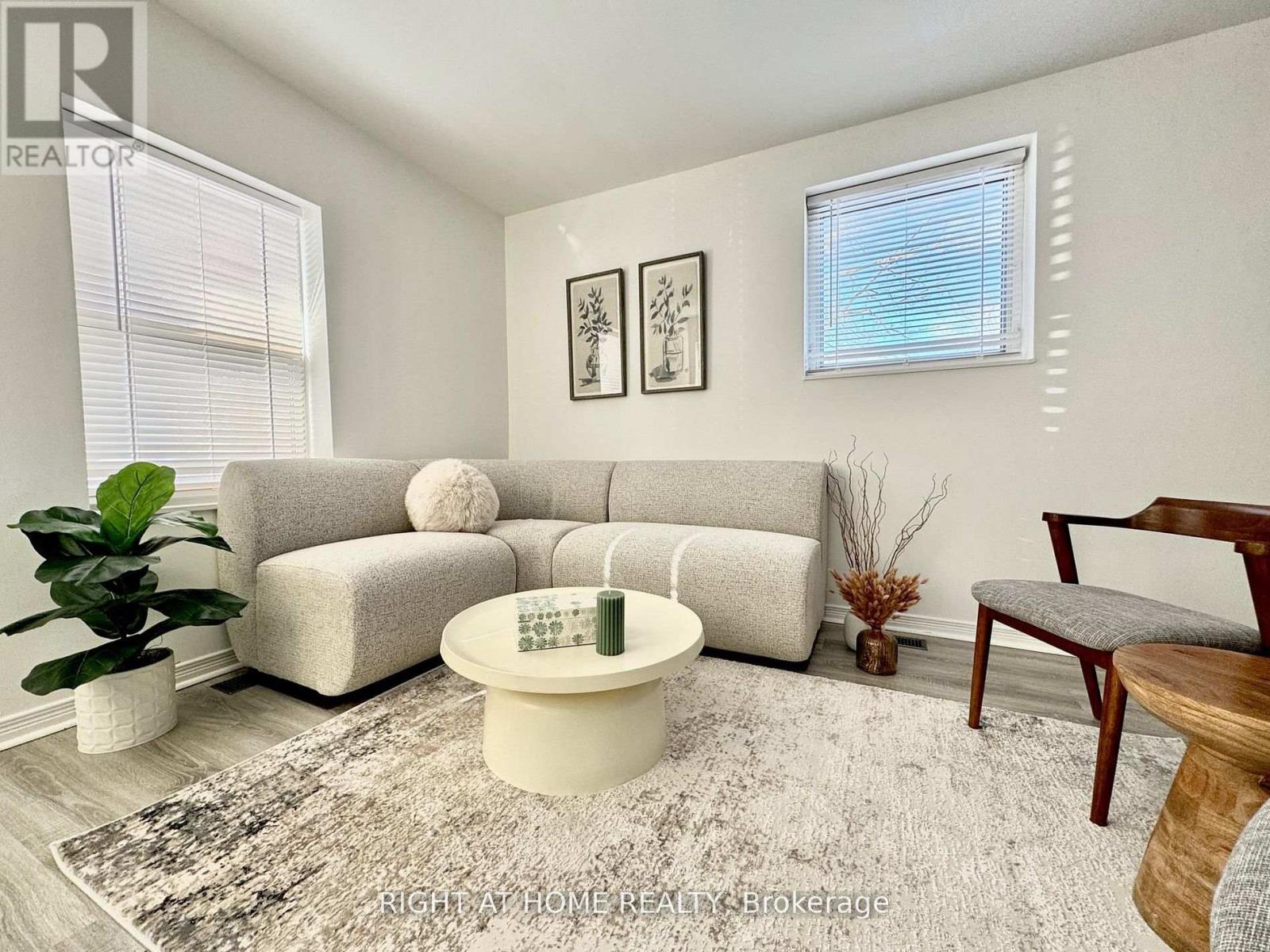 A - 469 Queen Street, Newmarket, Ontario  L3Y 2H3 - Photo 2 - N12903586