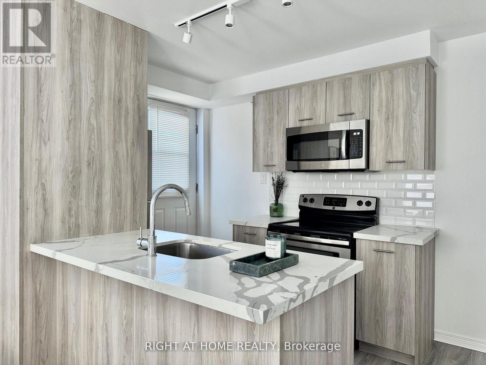 A - 469 Queen Street, Newmarket, Ontario  L3Y 2H3 - Photo 4 - N12903586