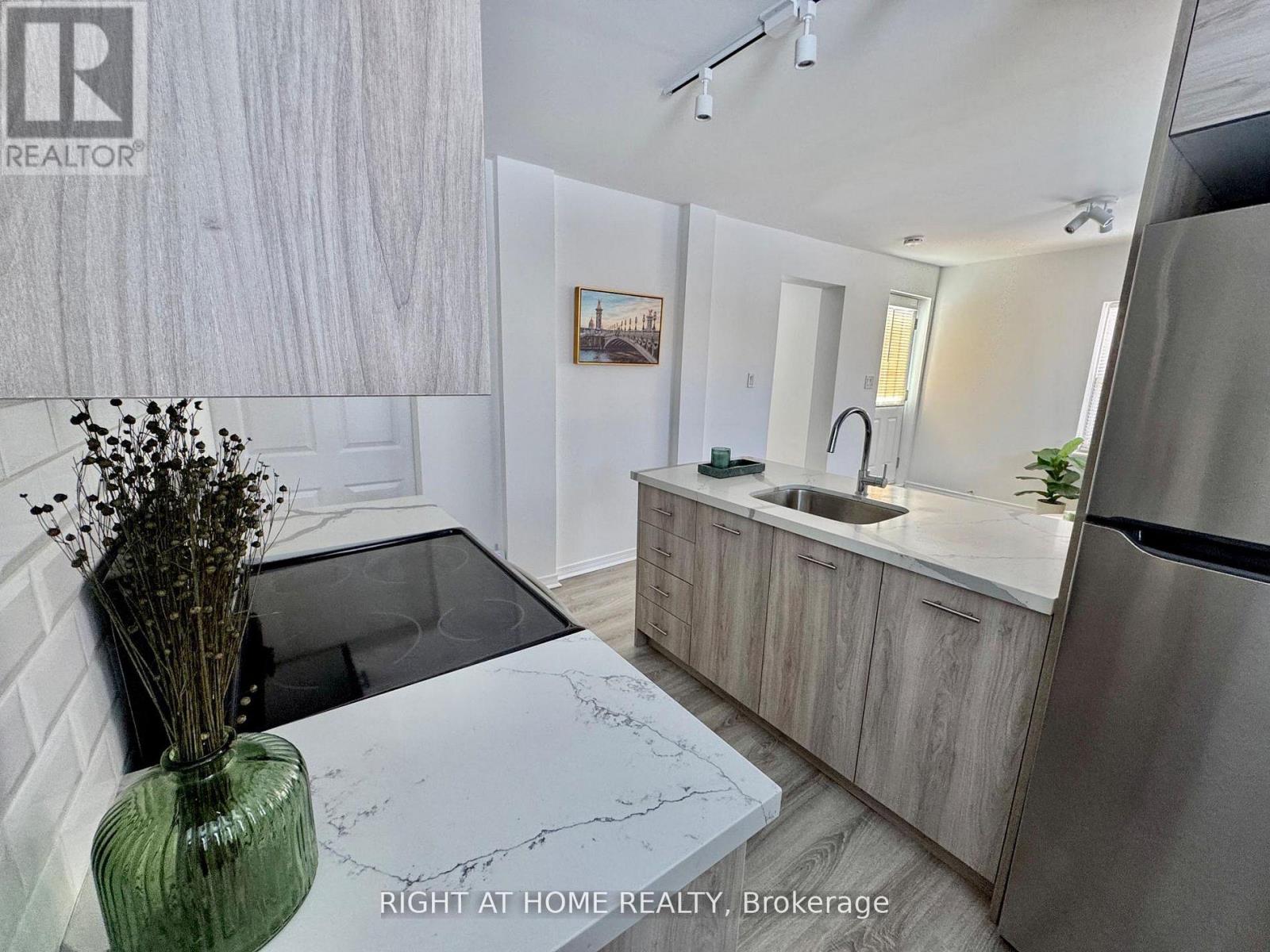 A - 469 Queen Street, Newmarket, Ontario  L3Y 2H3 - Photo 5 - N12903586