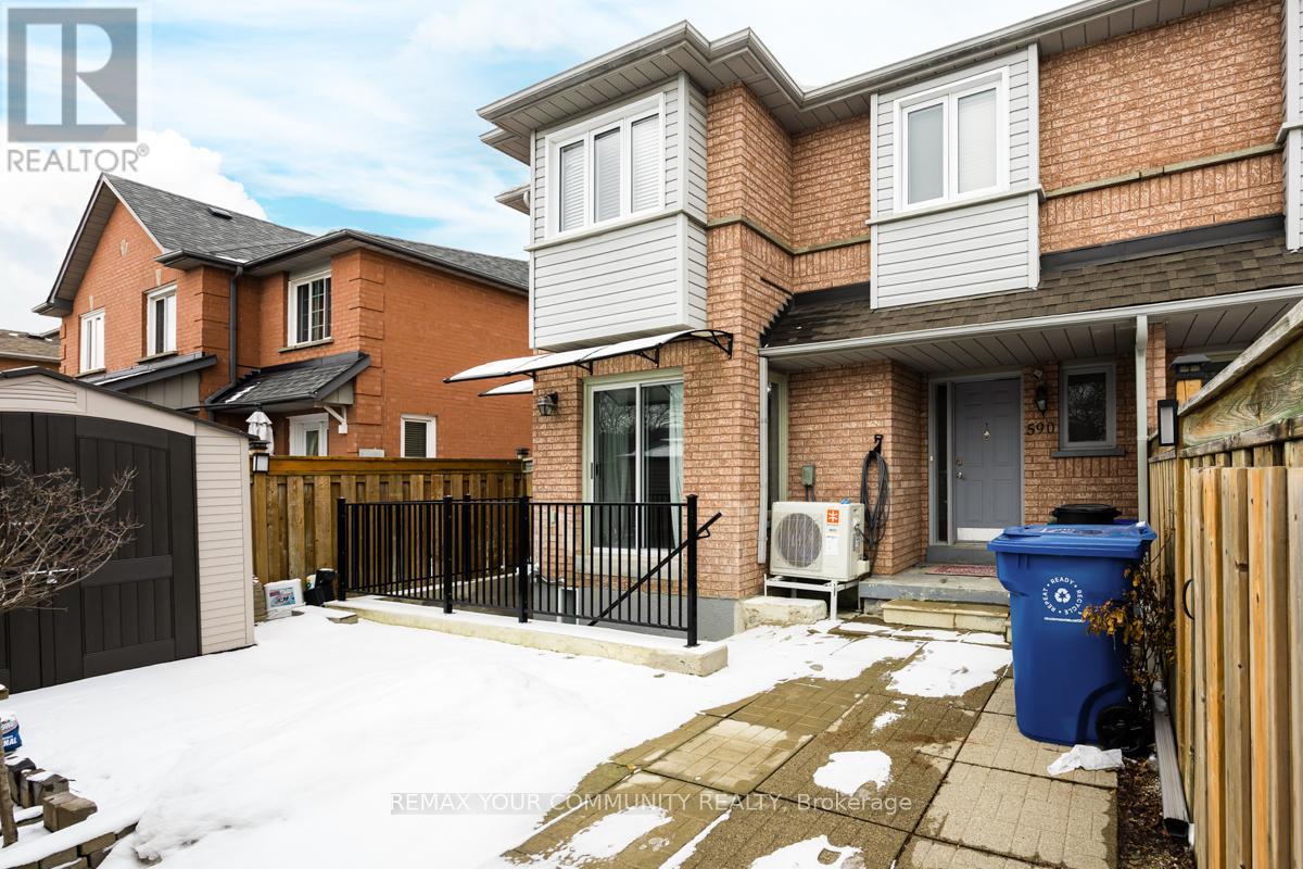 590 Pinder Avenue, Newmarket, Ontario  L3X 2A3 - Photo 2 - N12903674