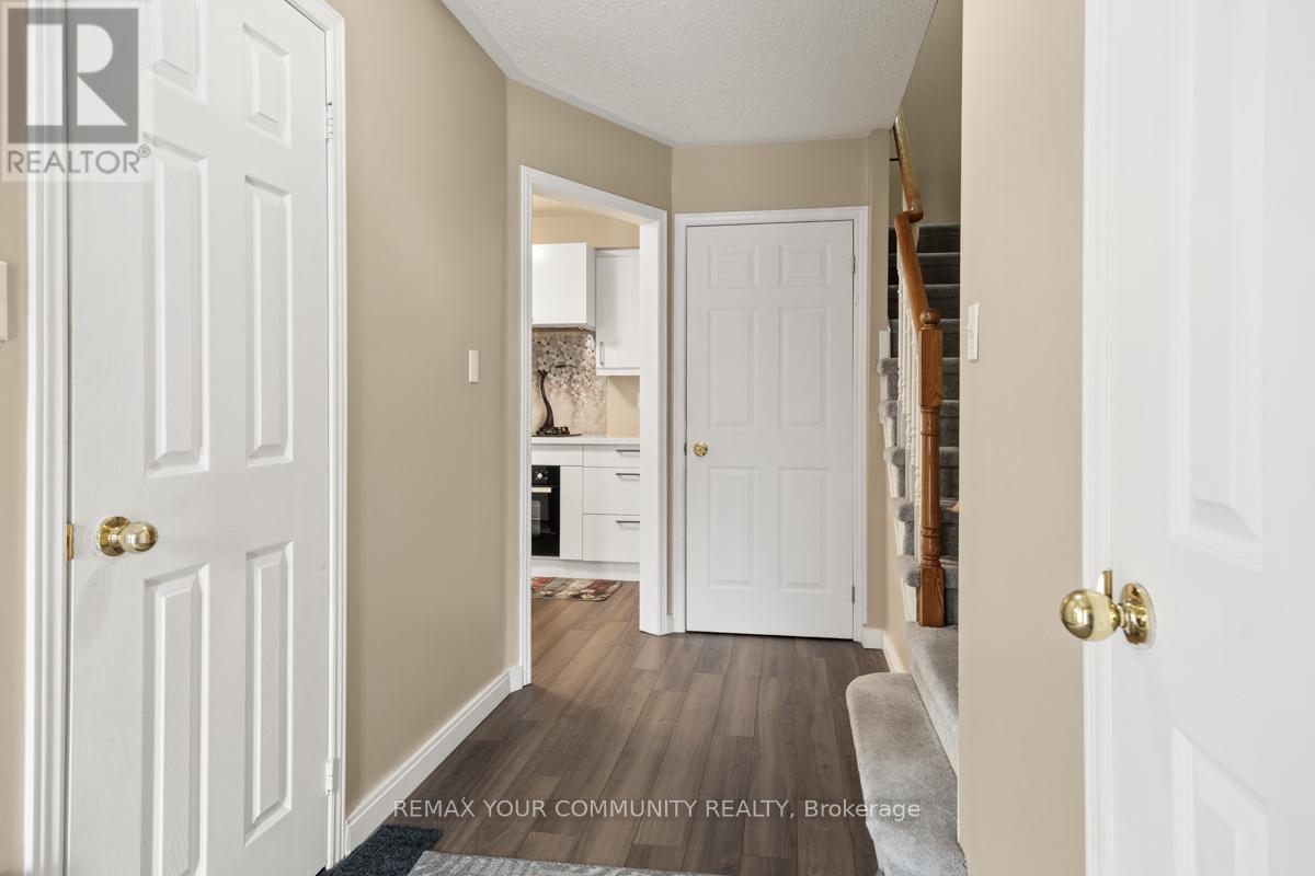 590 Pinder Avenue, Newmarket, Ontario  L3X 2A3 - Photo 3 - N12903674