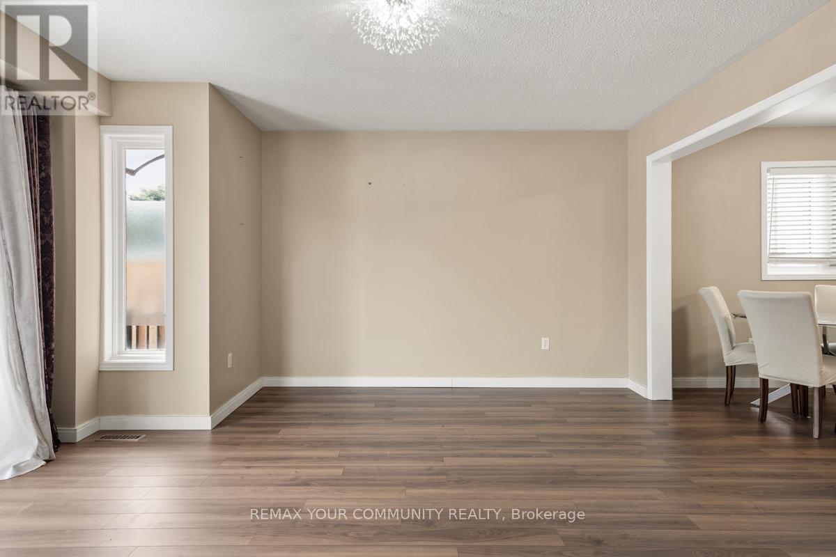 590 Pinder Avenue, Newmarket, Ontario  L3X 2A3 - Photo 4 - N12903674