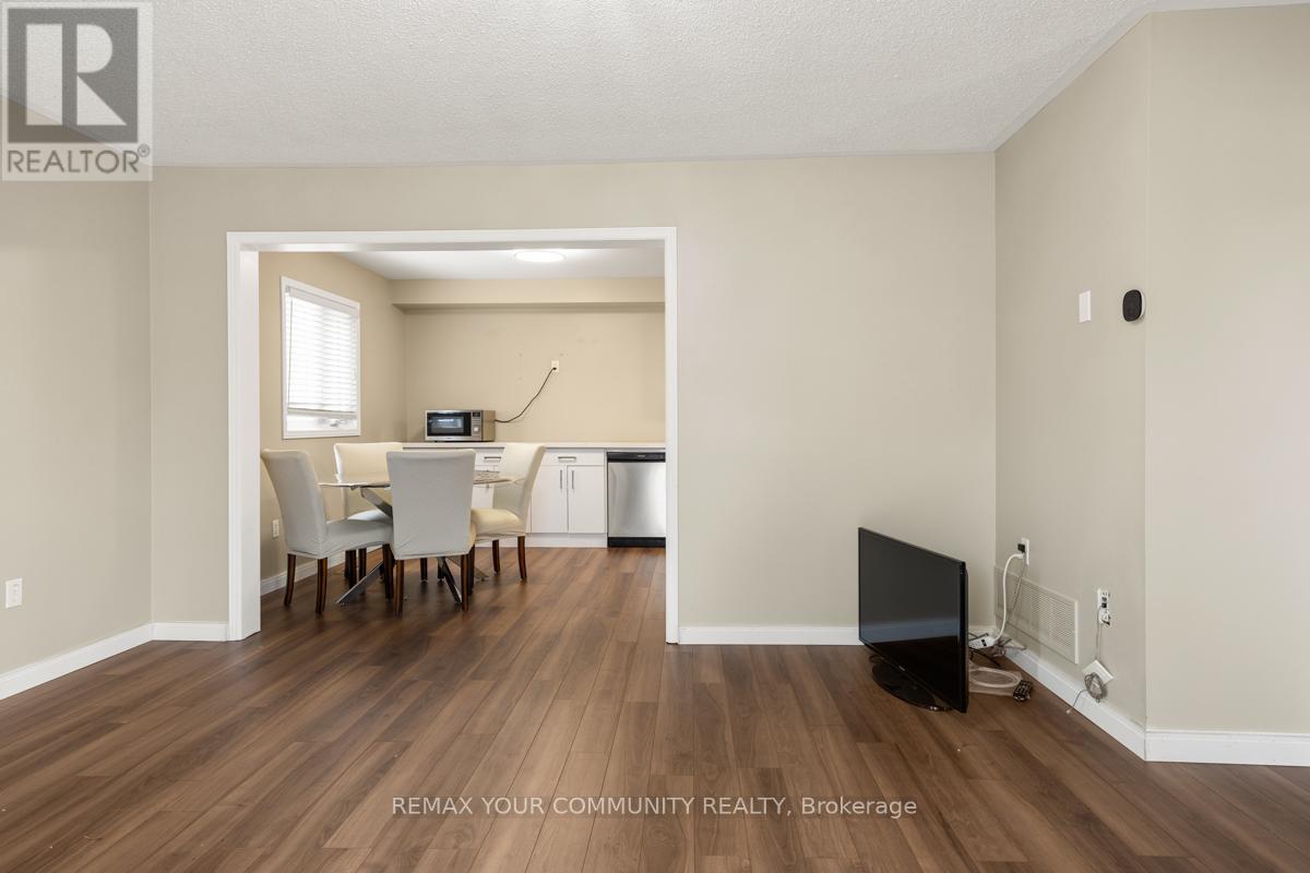 590 Pinder Avenue, Newmarket, Ontario  L3X 2A3 - Photo 6 - N12903674