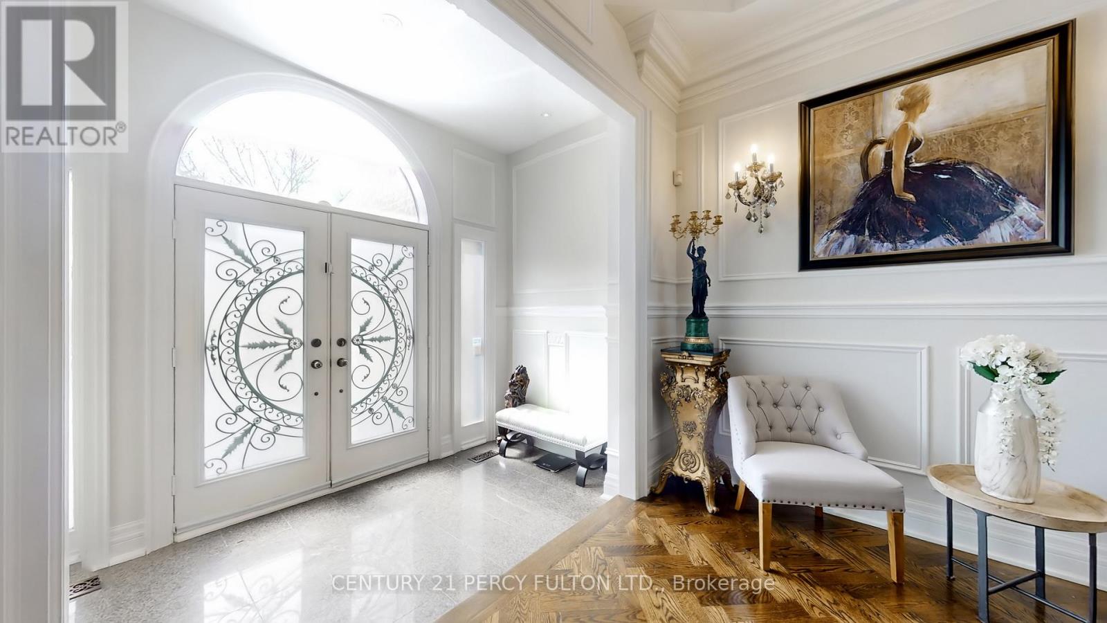 126 Old Surrey Lane, Richmond Hill, Ontario  L4C 8S6 - Photo 2 - N12903688