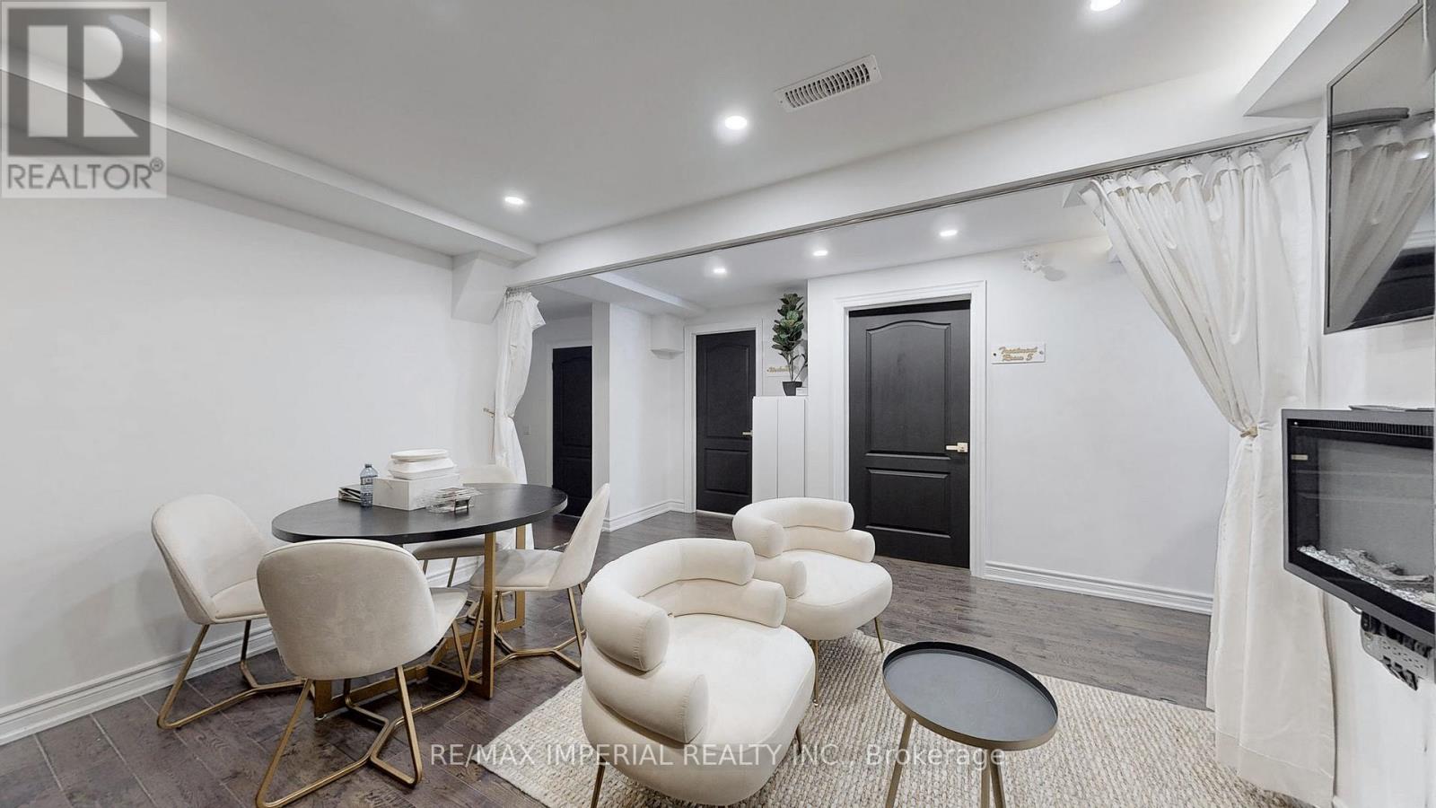 156 Main St Unionville, Markham (Unionville), Ontario  L3R 2G9 - Photo 17 - N12903700