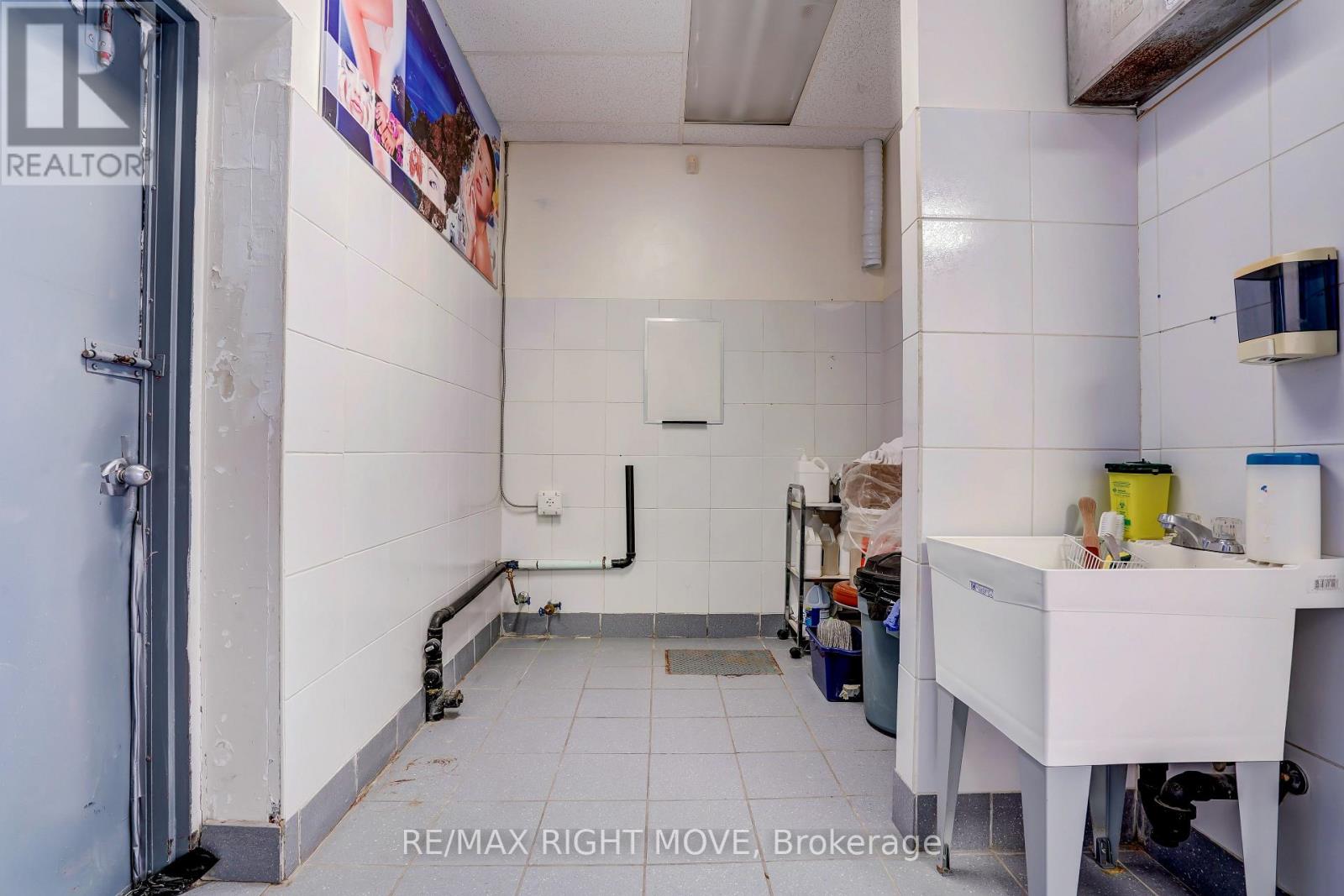 2 - 170 Memorial Avenue, Orillia, Ontario  L3V 7M9 - Photo 10 - S12903522