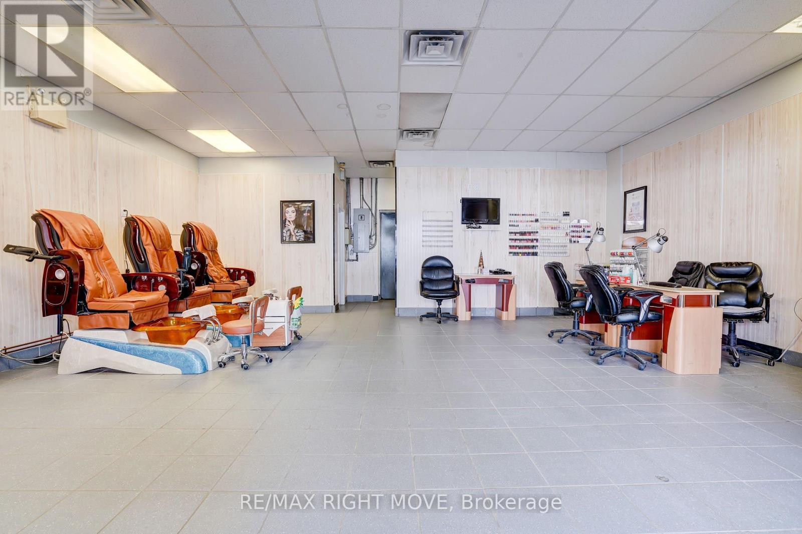 2 - 170 Memorial Avenue, Orillia, Ontario  L3V 7M9 - Photo 5 - S12903522