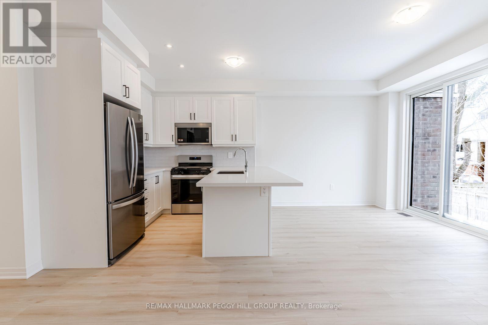 187 Durham Avenue, Barrie, Ontario  L9J 0Z5 - Photo 3 - S12903548