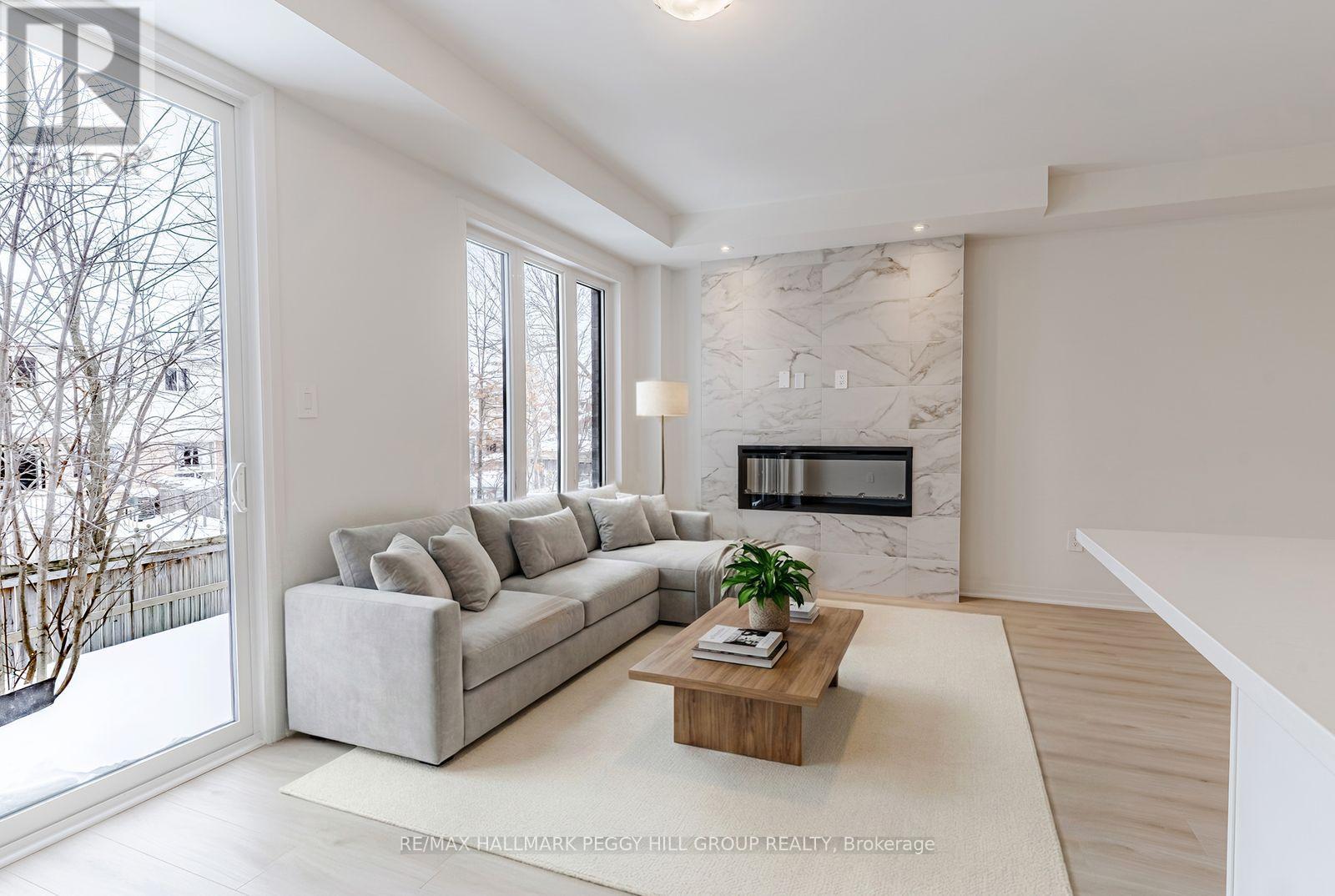 187 Durham Avenue, Barrie, Ontario  L9J 0Z5 - Photo 5 - S12903548