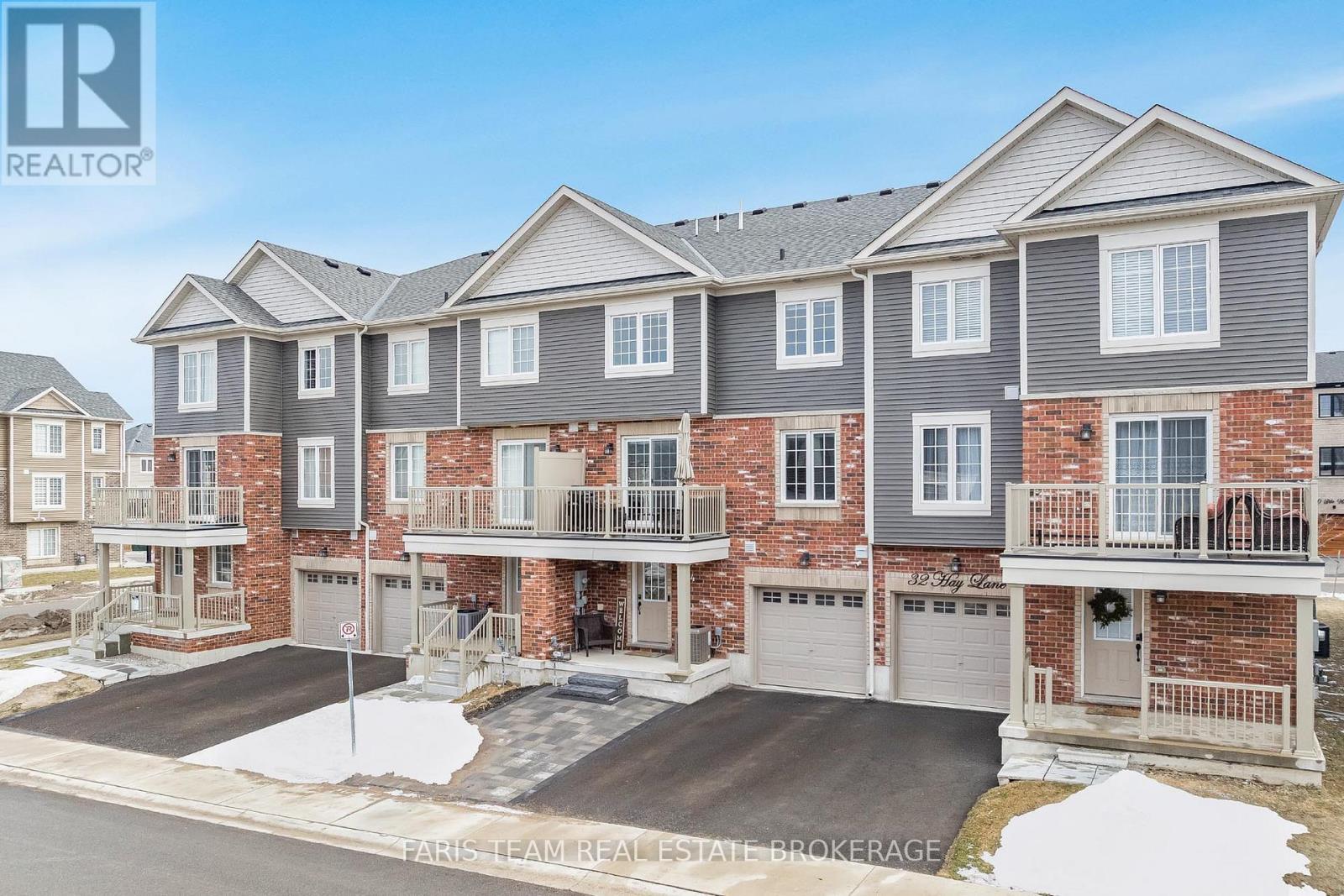 34 HAY LANE, Barrie, Ontario