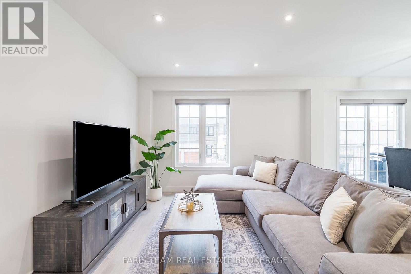 34 Hay Lane, Barrie, Ontario  L9J 0V5 - Photo 15 - S12903670