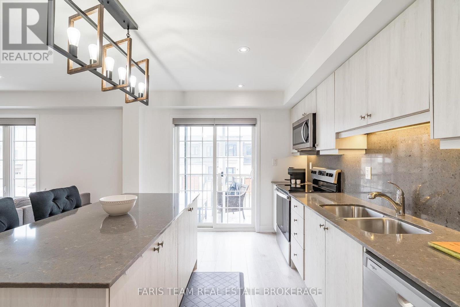 34 Hay Lane, Barrie, Ontario  L9J 0V5 - Photo 8 - S12903670