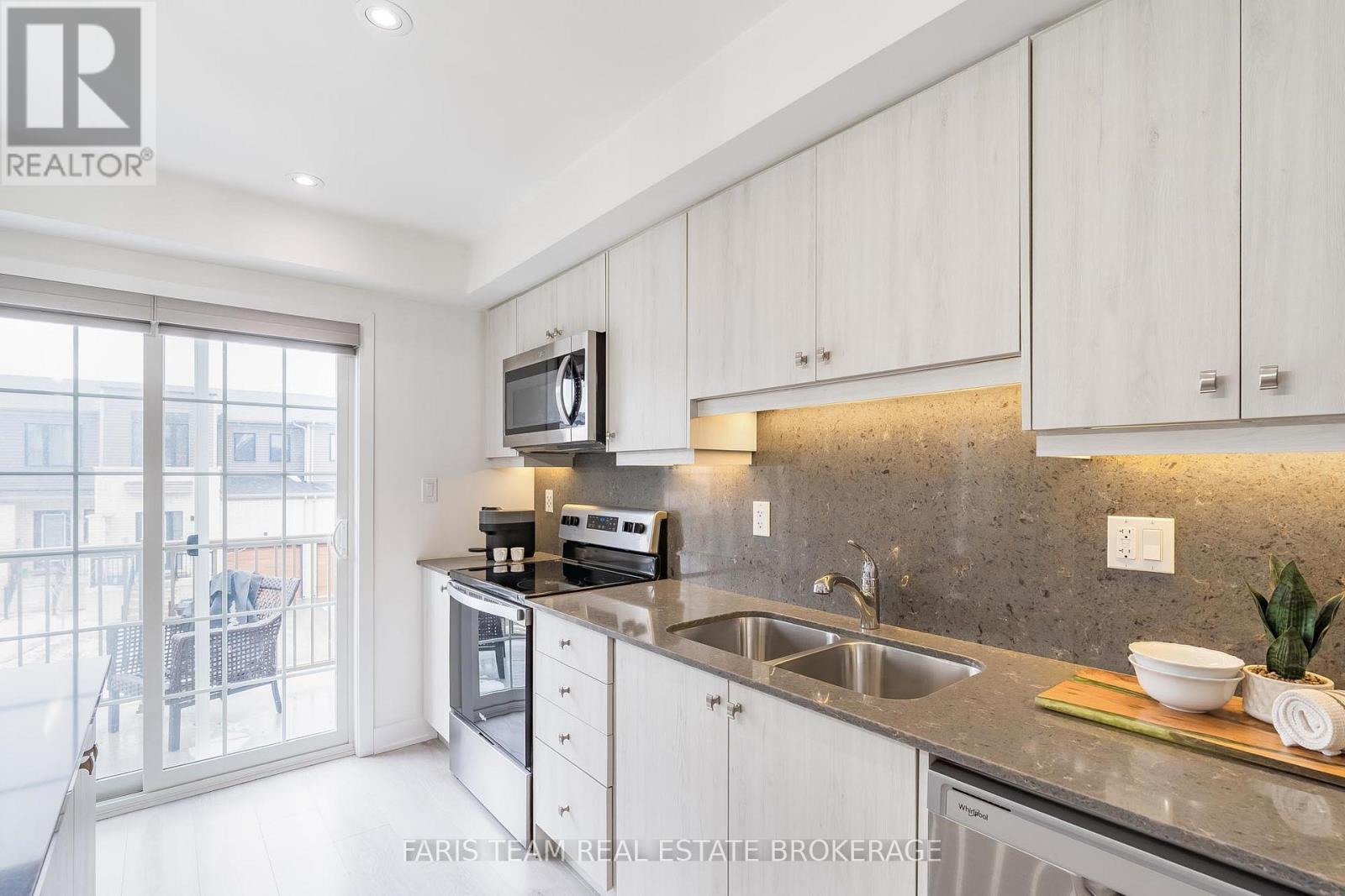 34 Hay Lane, Barrie, Ontario  L9J 0V5 - Photo 9 - S12903670