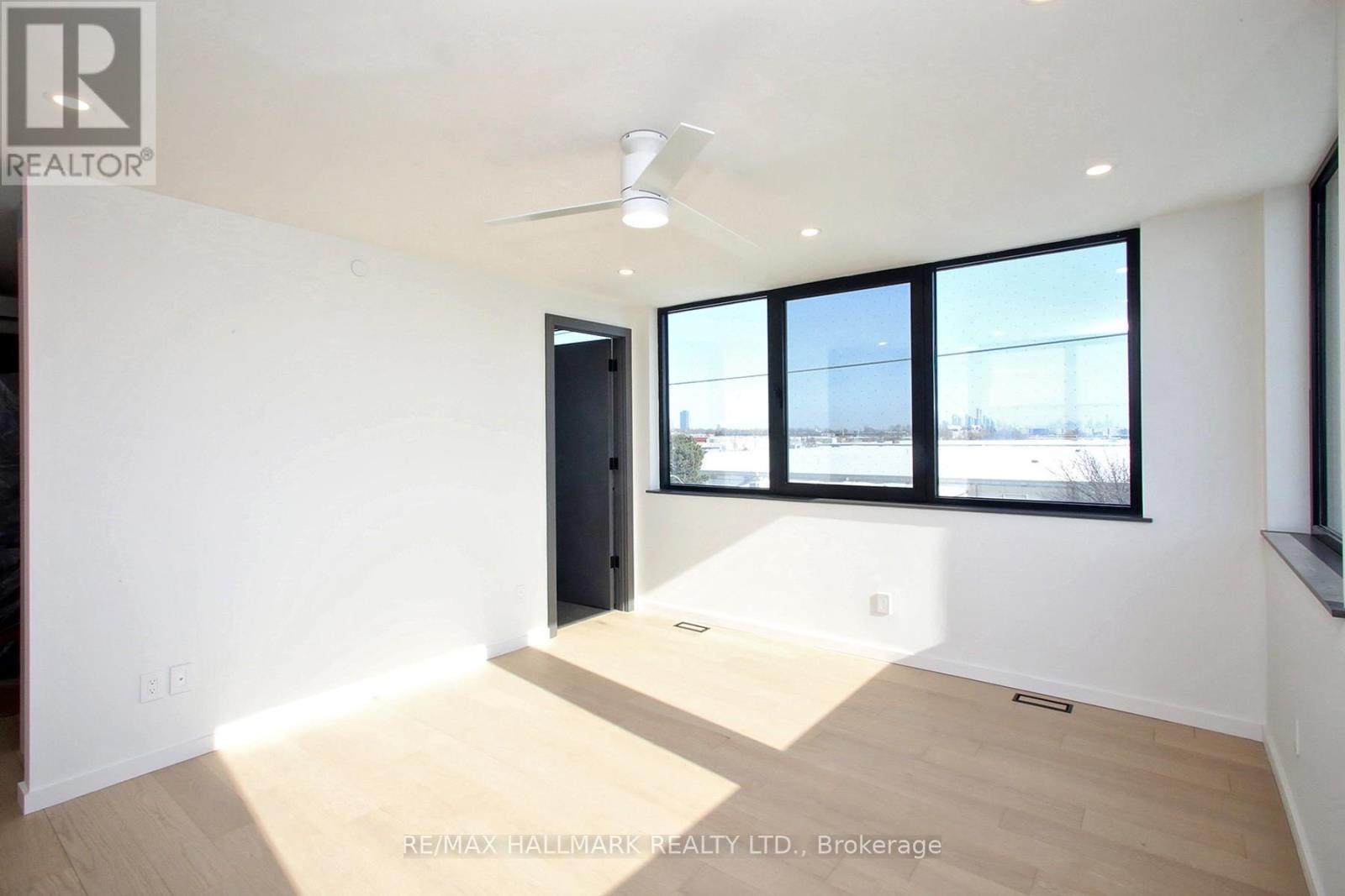 2 Owen Drive, Toronto, Ontario  M8W 1W7 - Photo 15 - W12785966