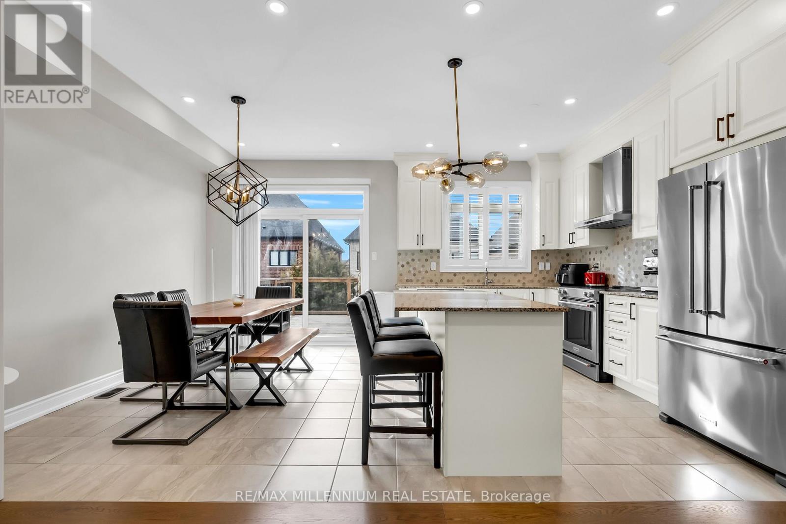 49 Zenith Avenue, Vaughan, Ontario  L4H 4K9 - Photo 11 - N12902736