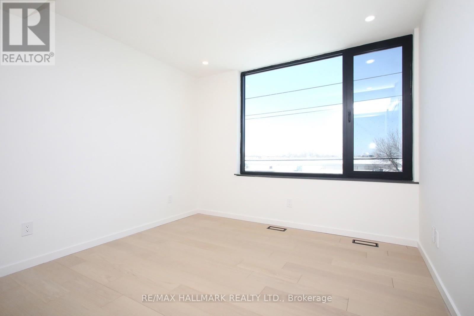 2 Owen Drive, Toronto, Ontario  M8W 1W7 - Photo 16 - W12785966