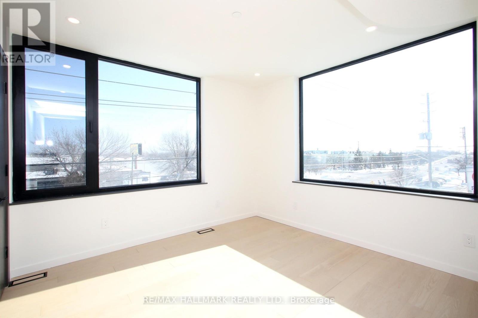 2 Owen Drive, Toronto, Ontario  M8W 1W7 - Photo 13 - W12785966