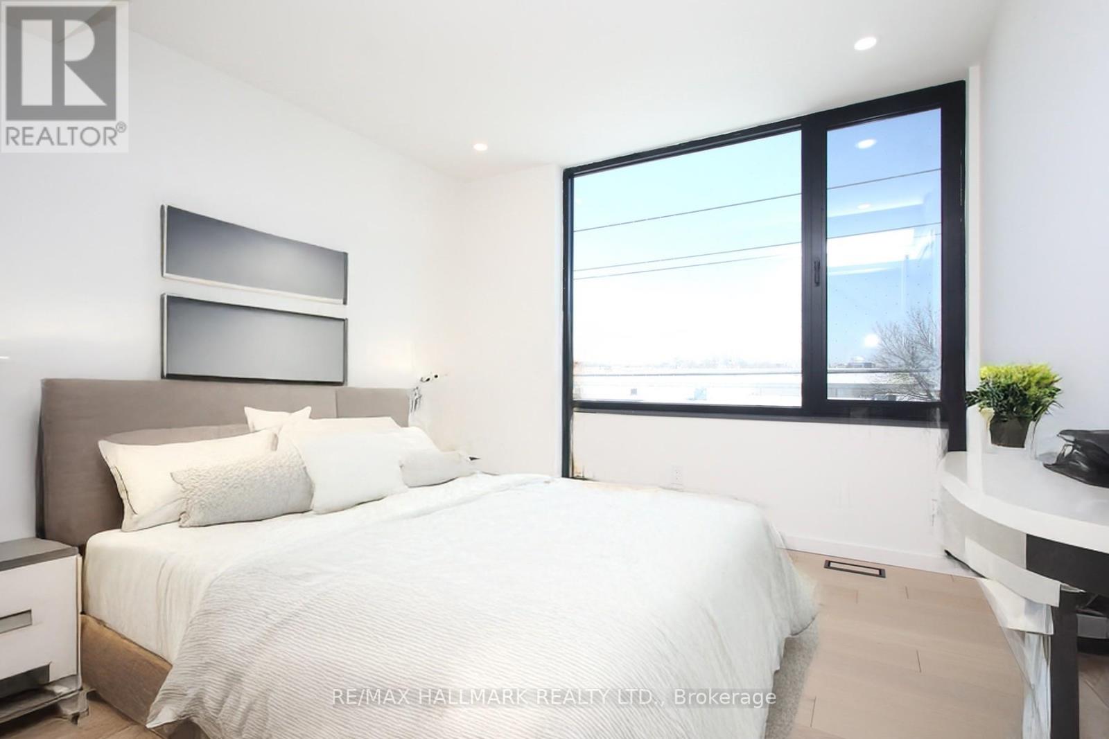 2 Owen Drive, Toronto, Ontario  M8W 1W7 - Photo 14 - W12785966