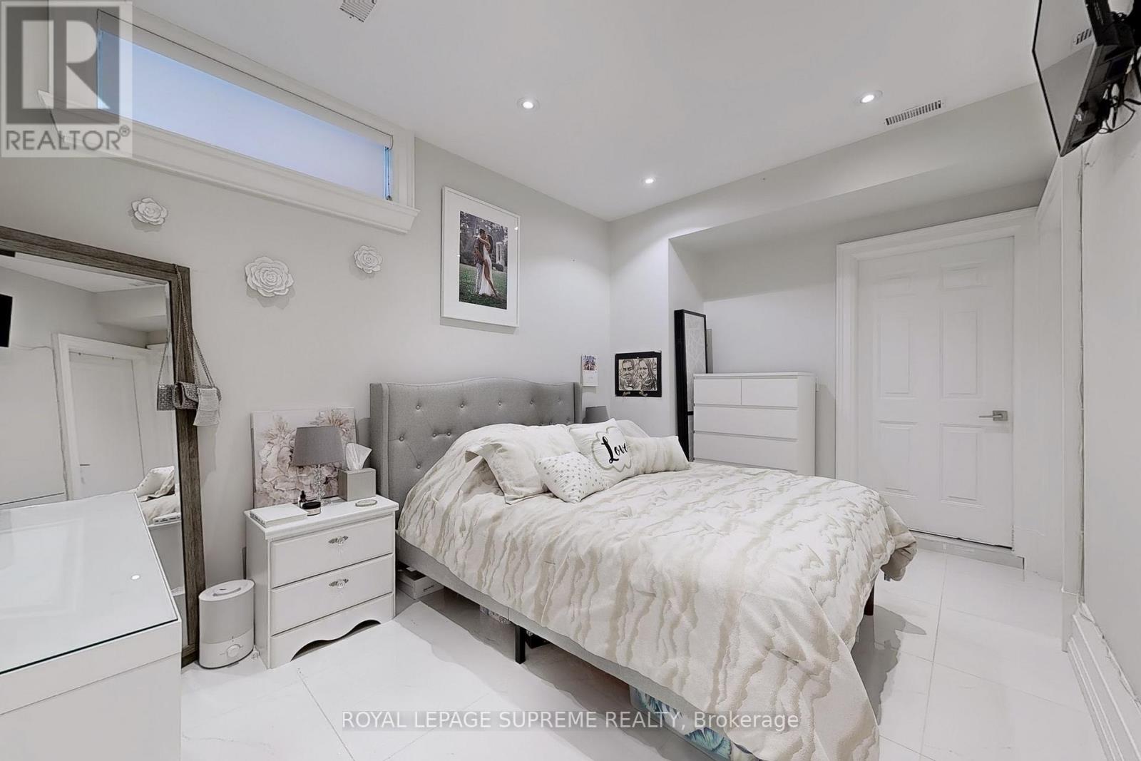 52b Cork Avenue, Toronto, Ontario  M6B 2X8 - Photo 42 - W12886512