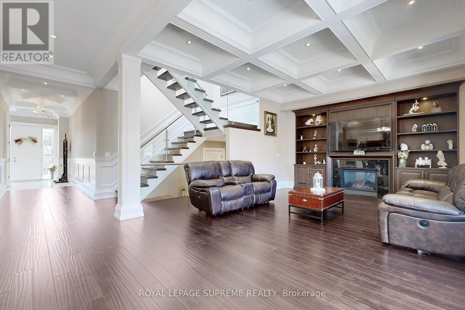 52b Cork Avenue, Toronto, Ontario  M6B 2X8 - Photo 6 - W12886512